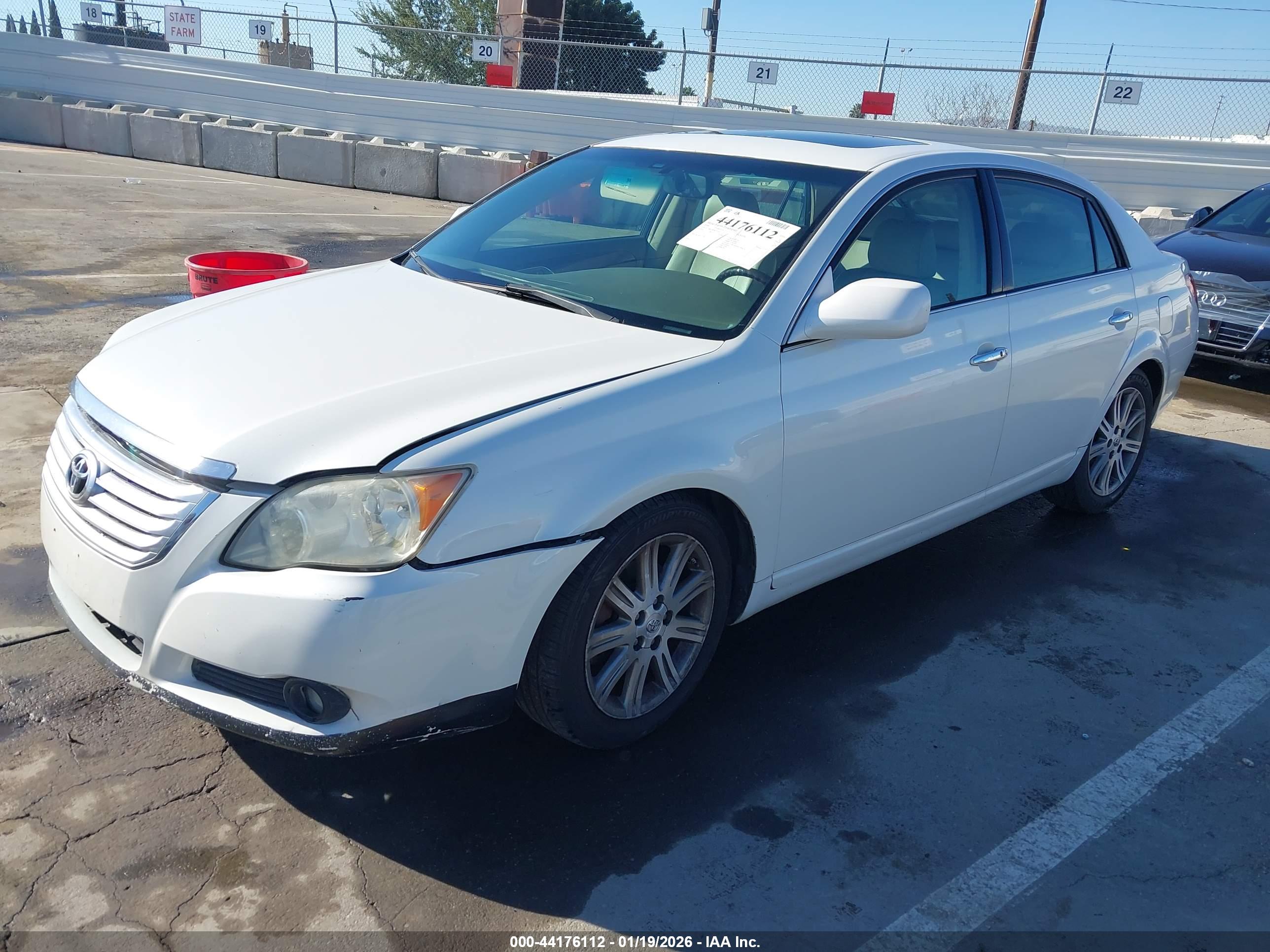 TOYOTA AVALON image 2