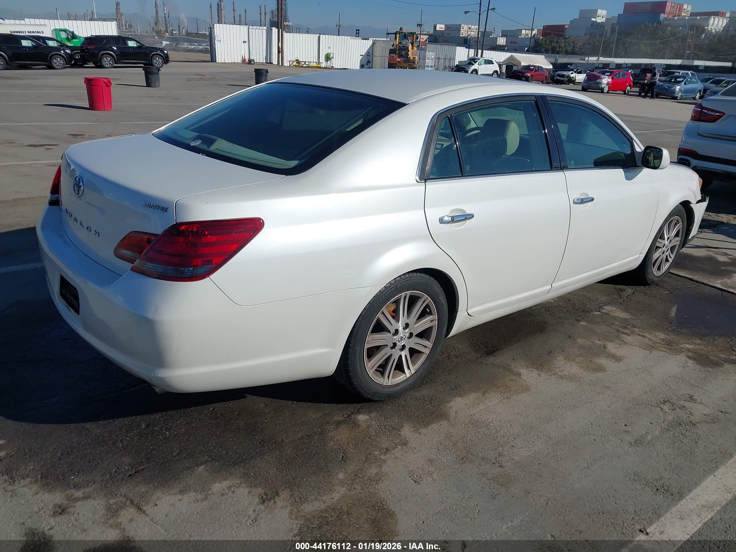 TOYOTA AVALON image 4