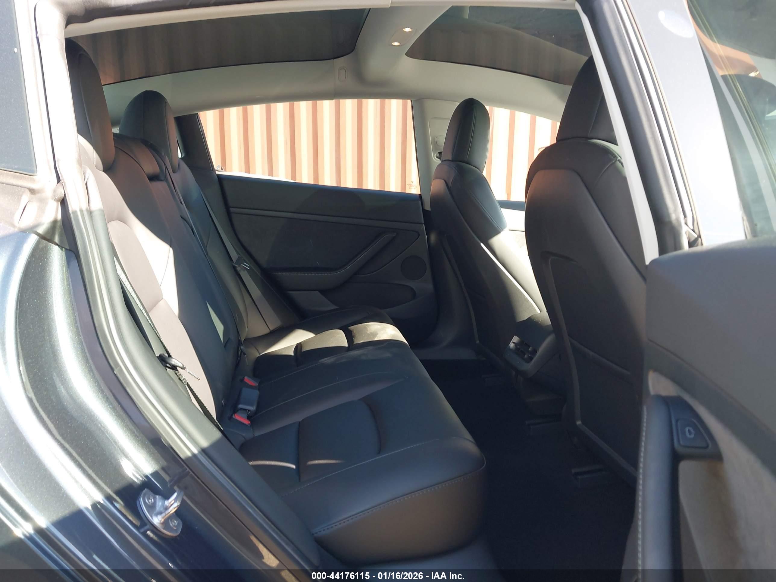 TESLA MODEL image 8