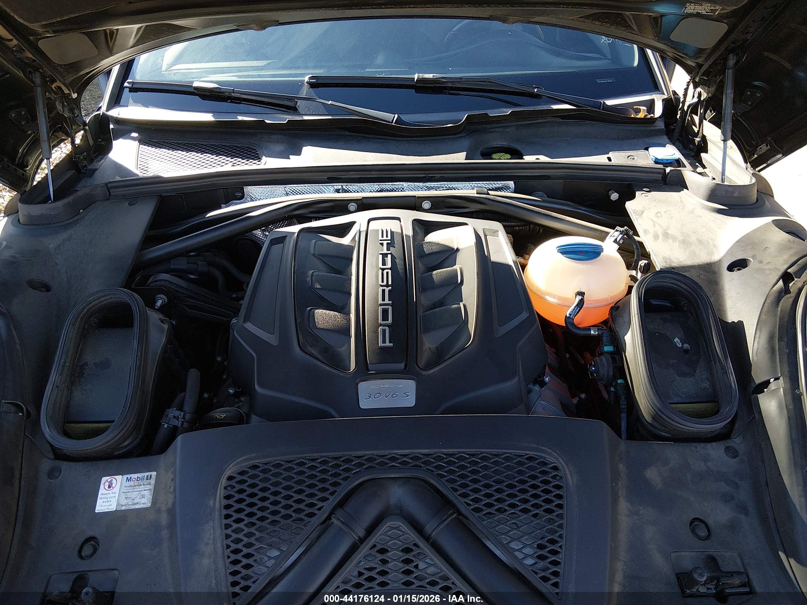 PORSCHE MACAN image 10