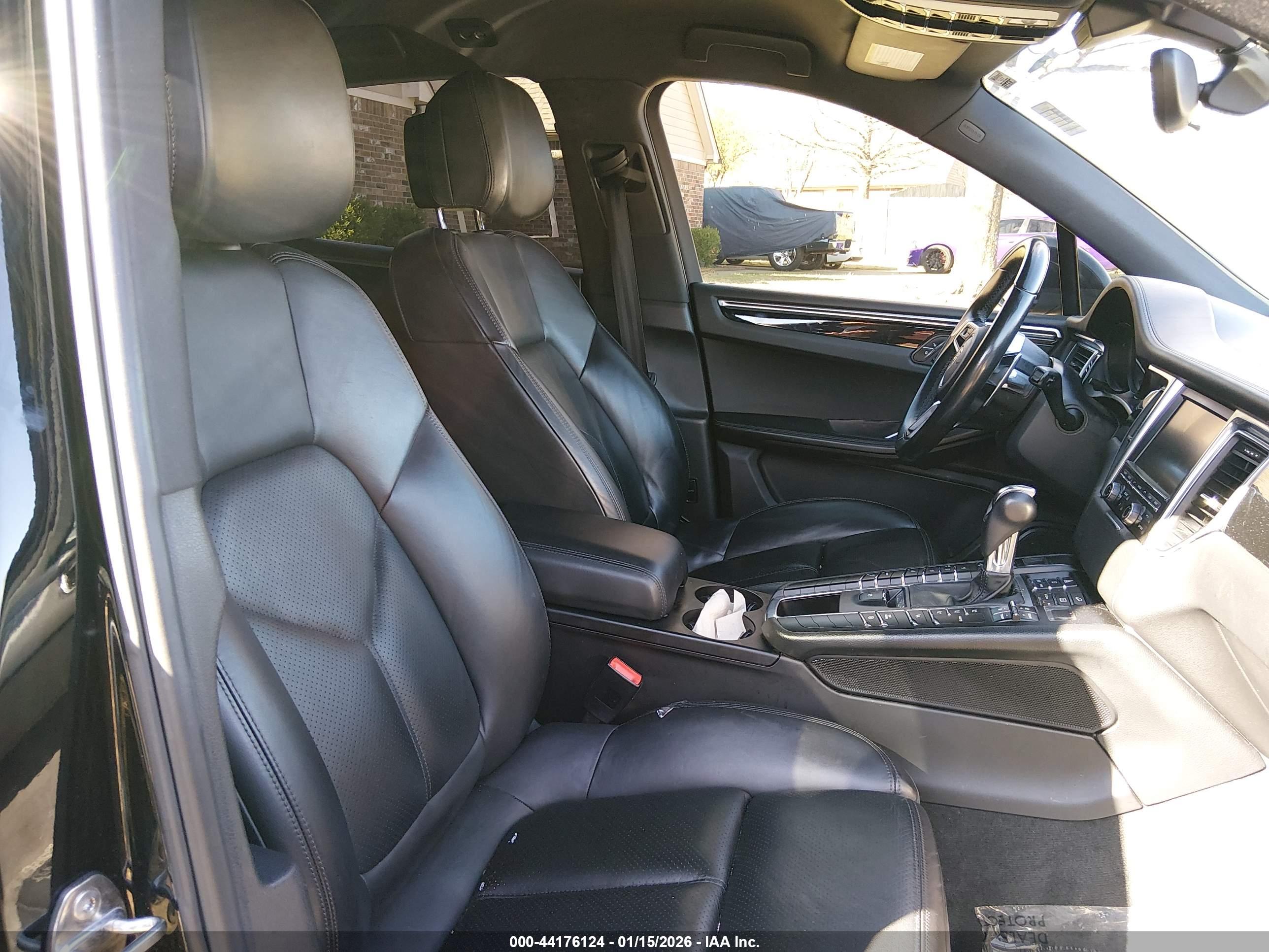 PORSCHE MACAN image 5