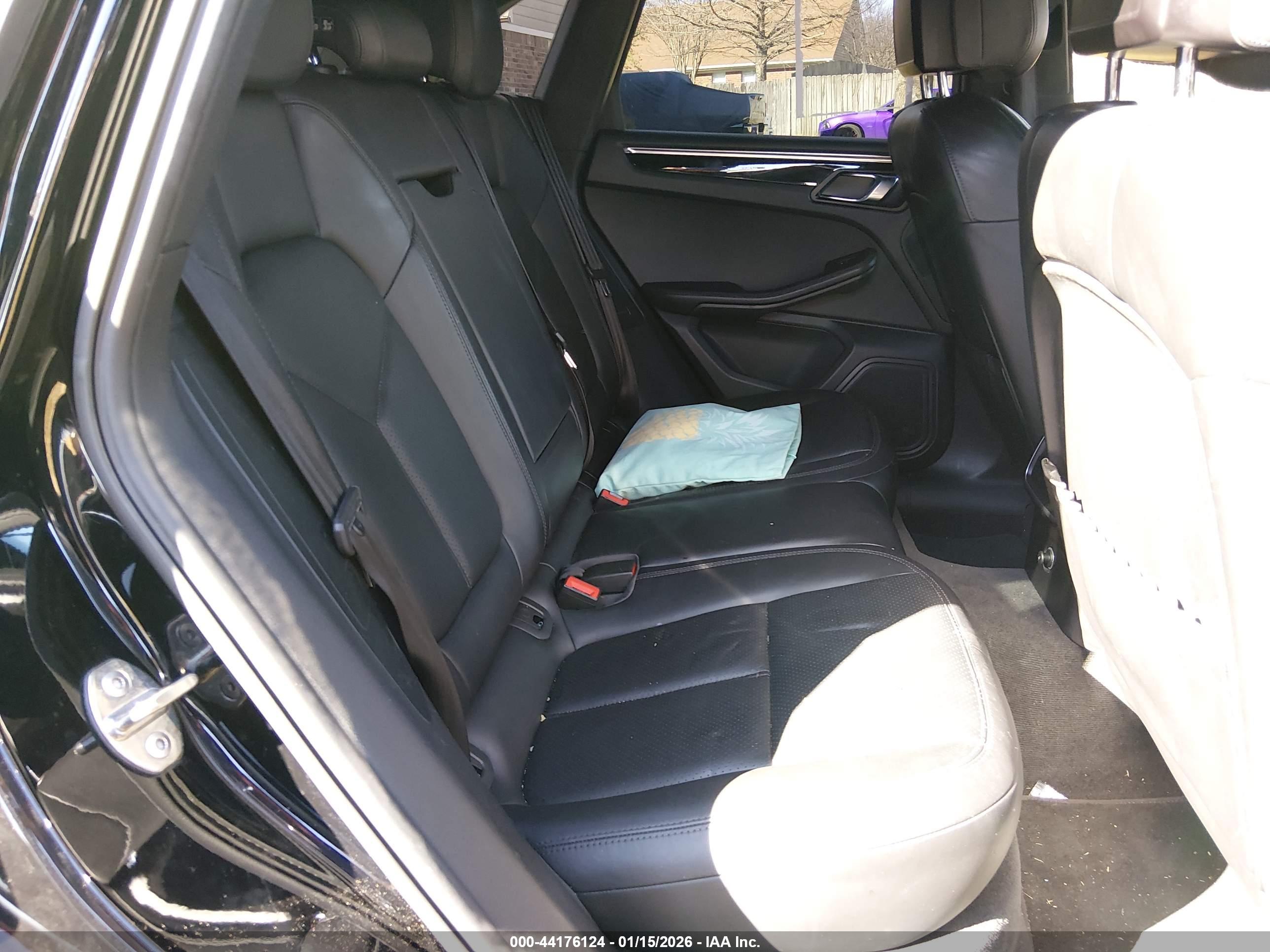 PORSCHE MACAN image 8