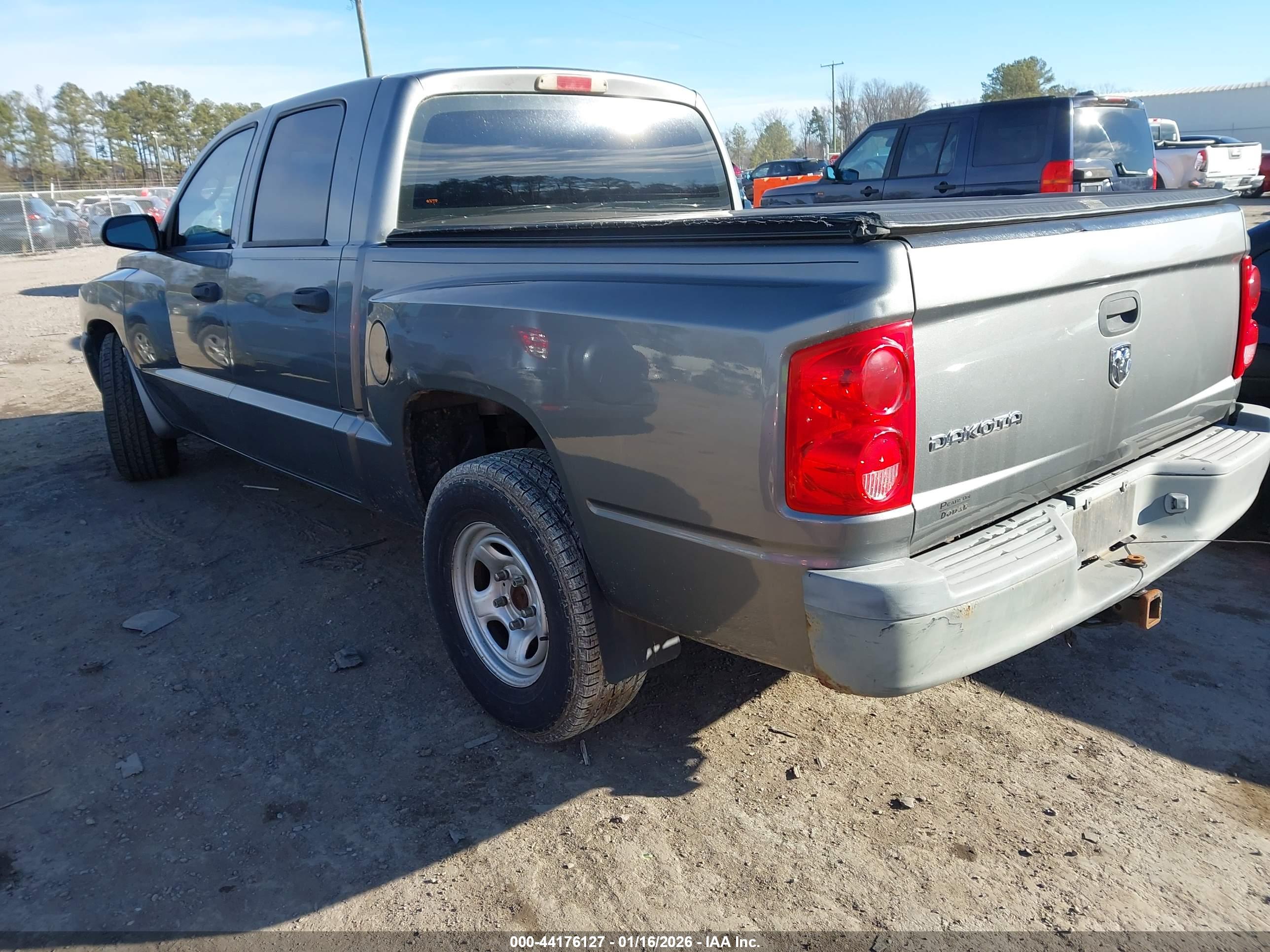 DODGE DAKOTA image 3
