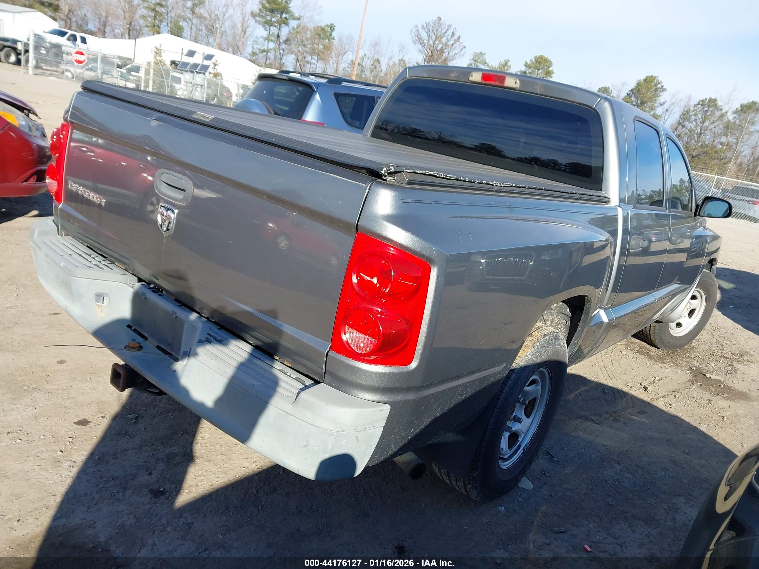 DODGE DAKOTA image 4