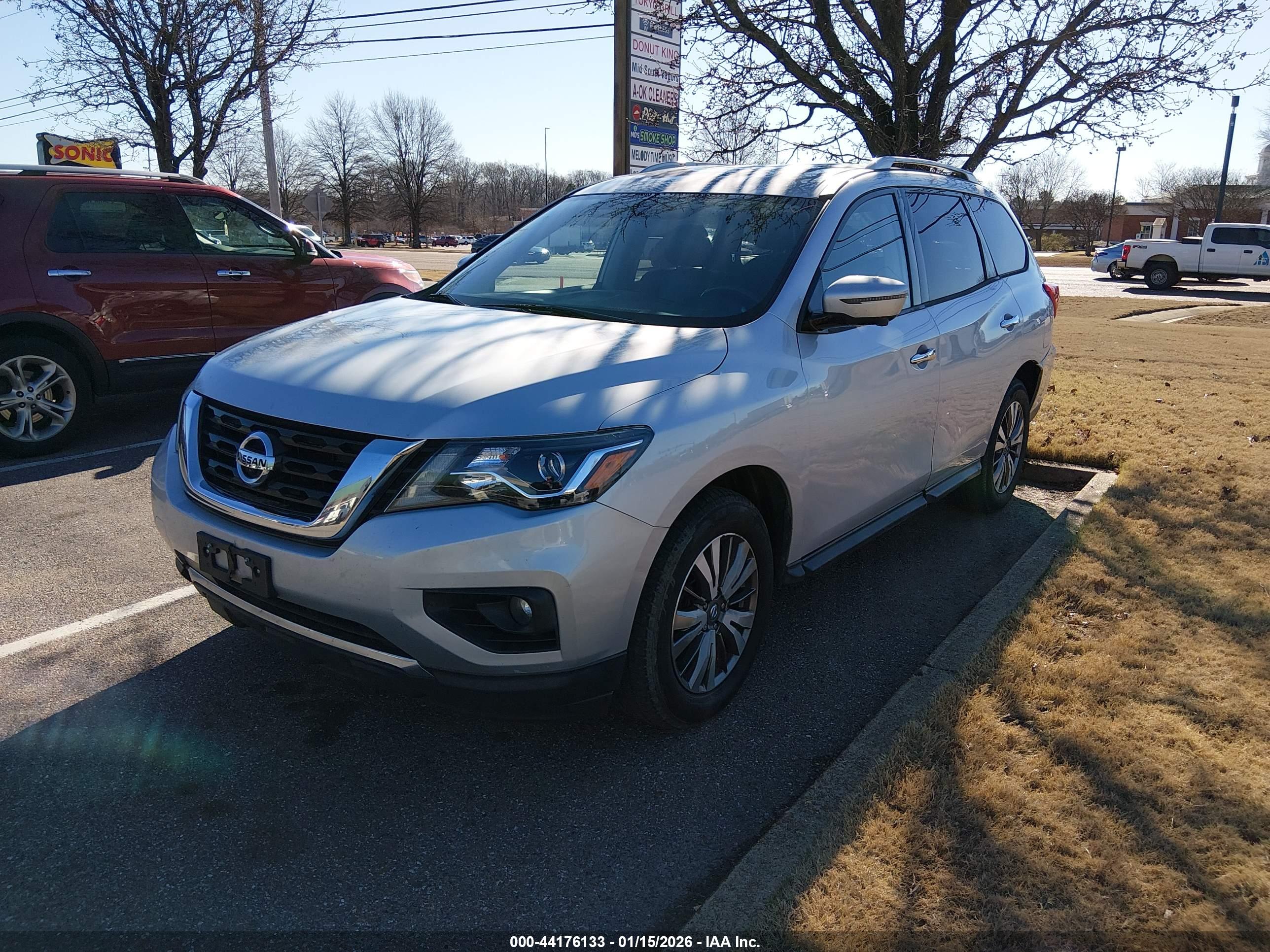 NISSAN PATHFINDER image 2