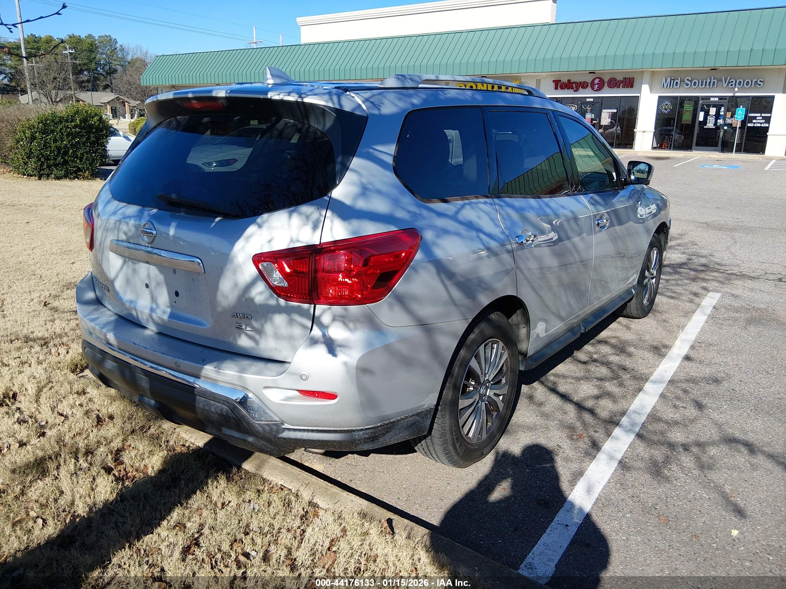 NISSAN PATHFINDER image 4