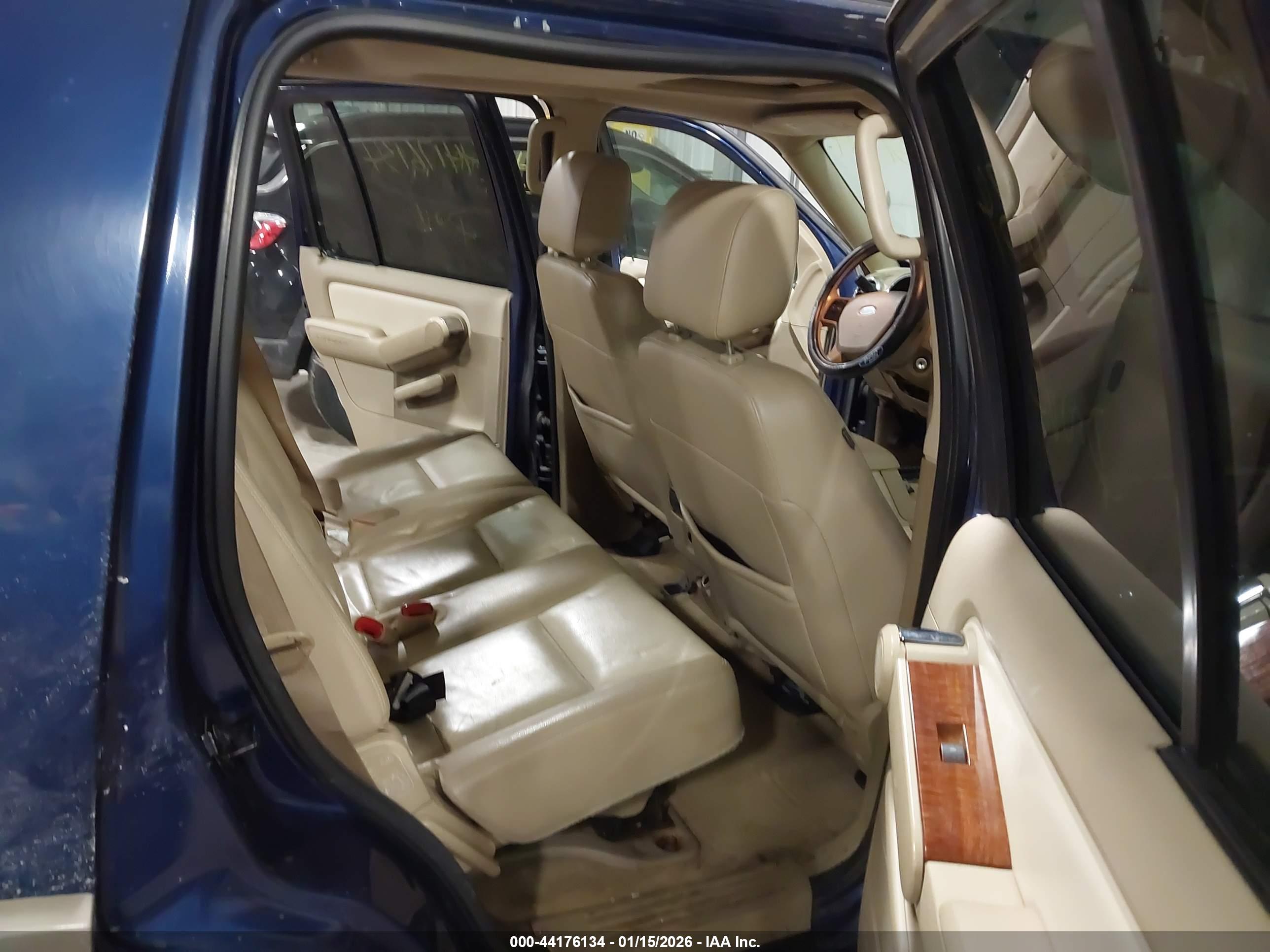 FORD EXPLORER image 8