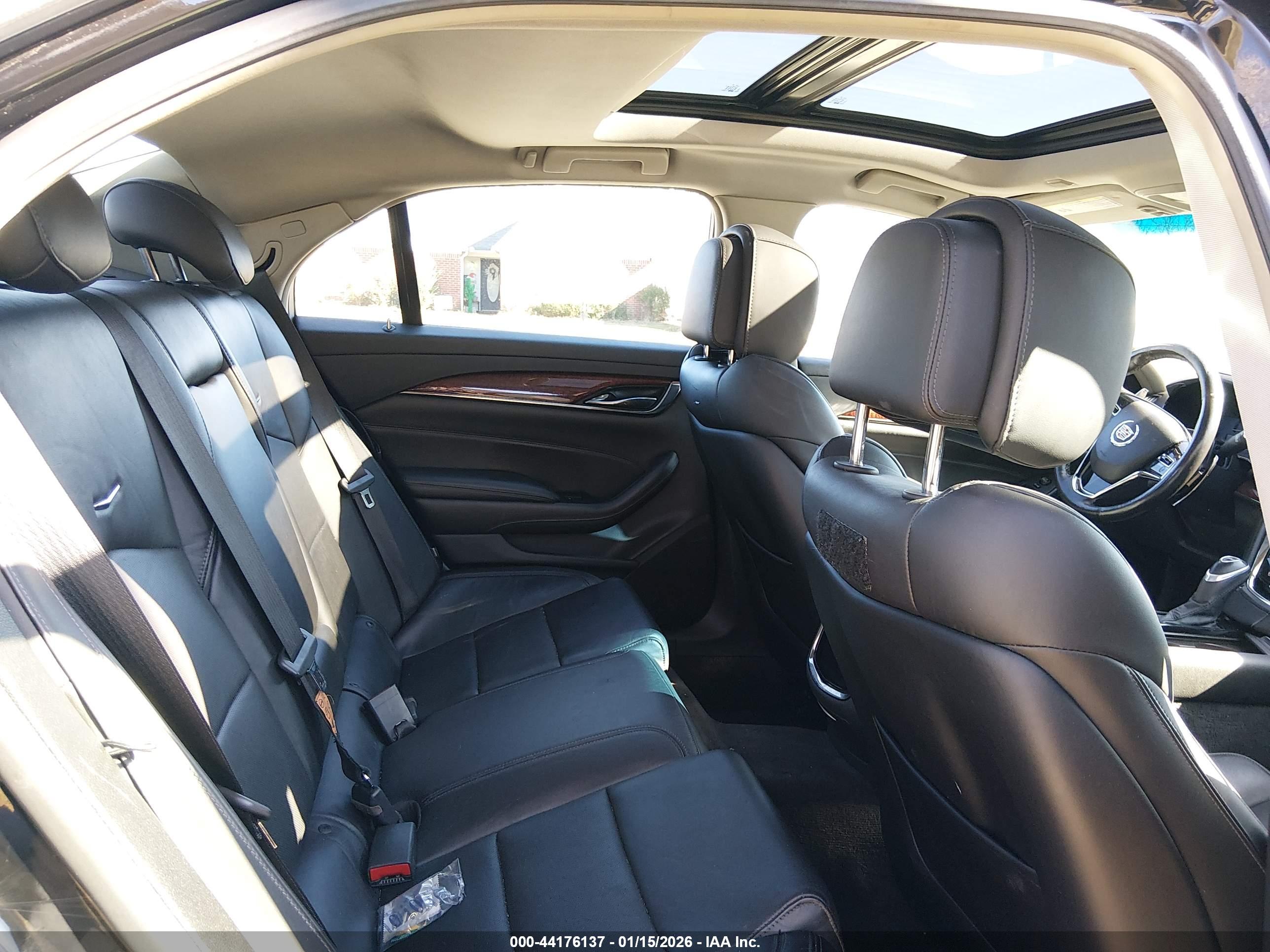 CADILLAC CTS image 8