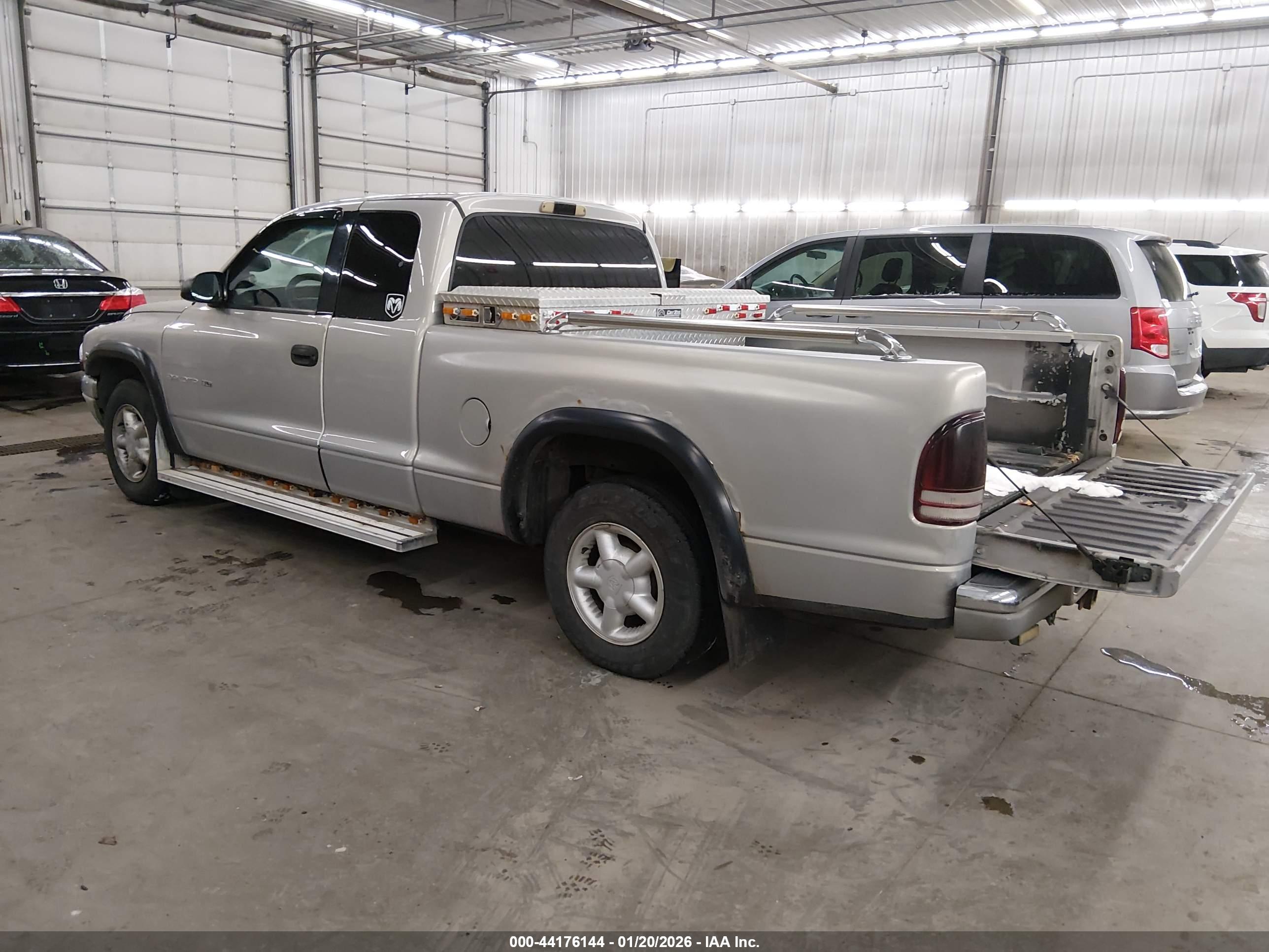 DODGE DAKOTA image 3