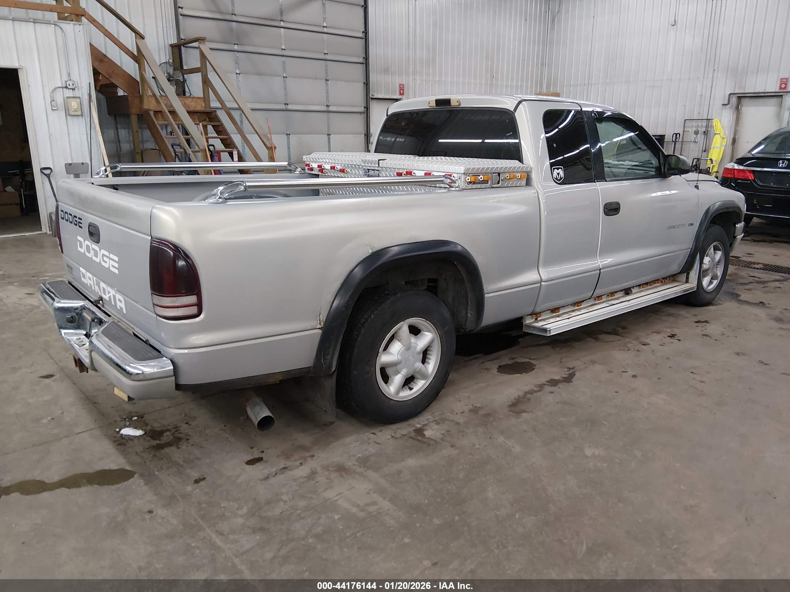 DODGE DAKOTA image 4