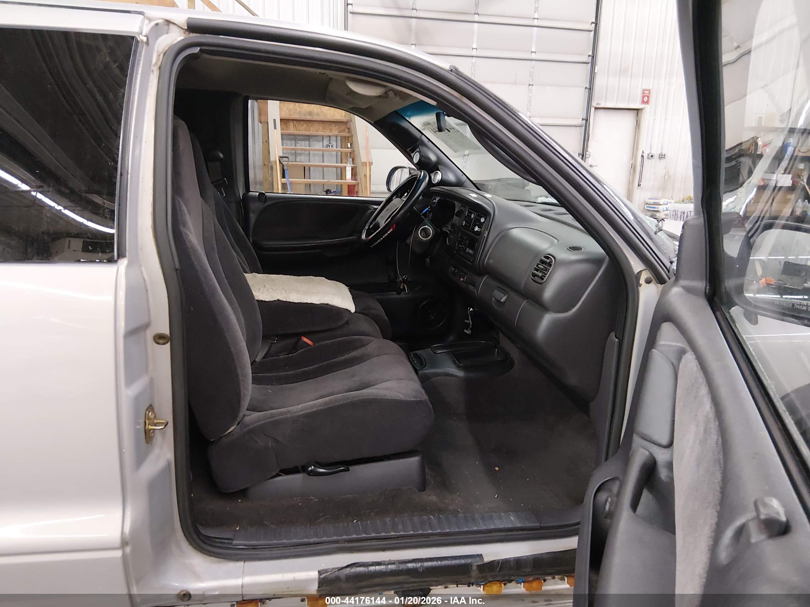 DODGE DAKOTA image 5