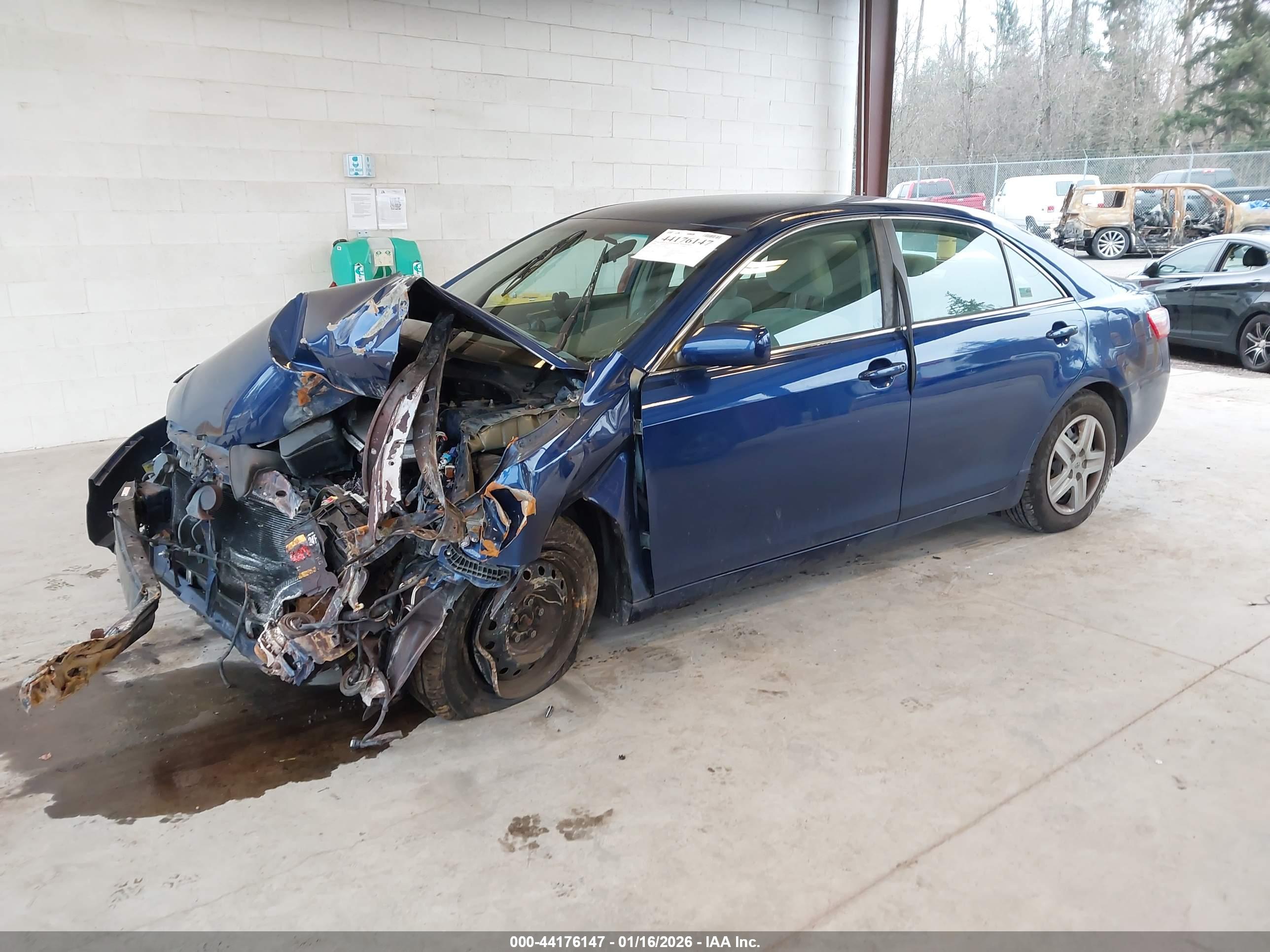 TOYOTA CAMRY image 2