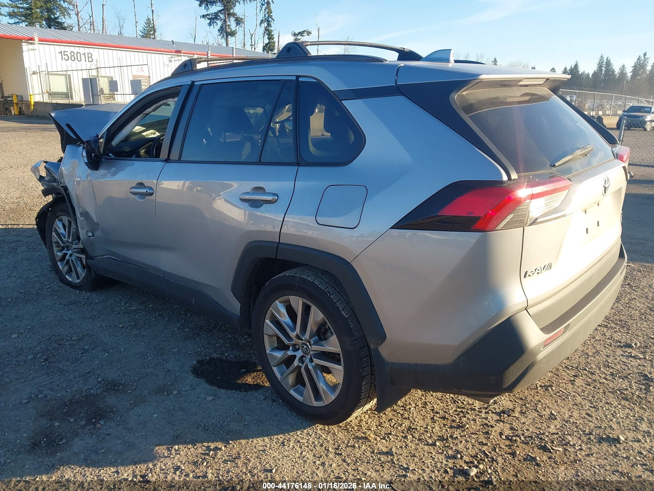 TOYOTA RAV4 image 3