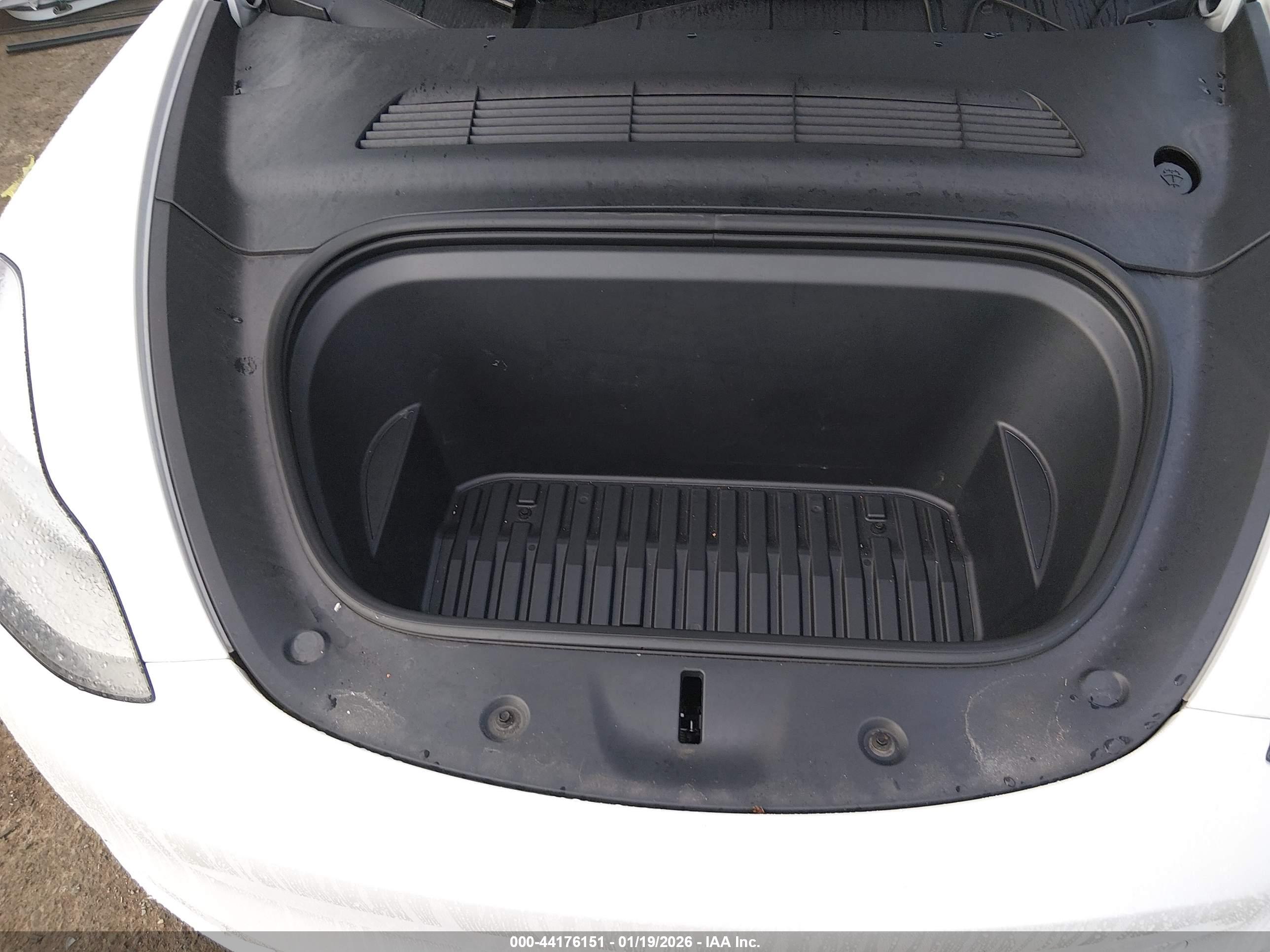 TESLA MODEL image 10