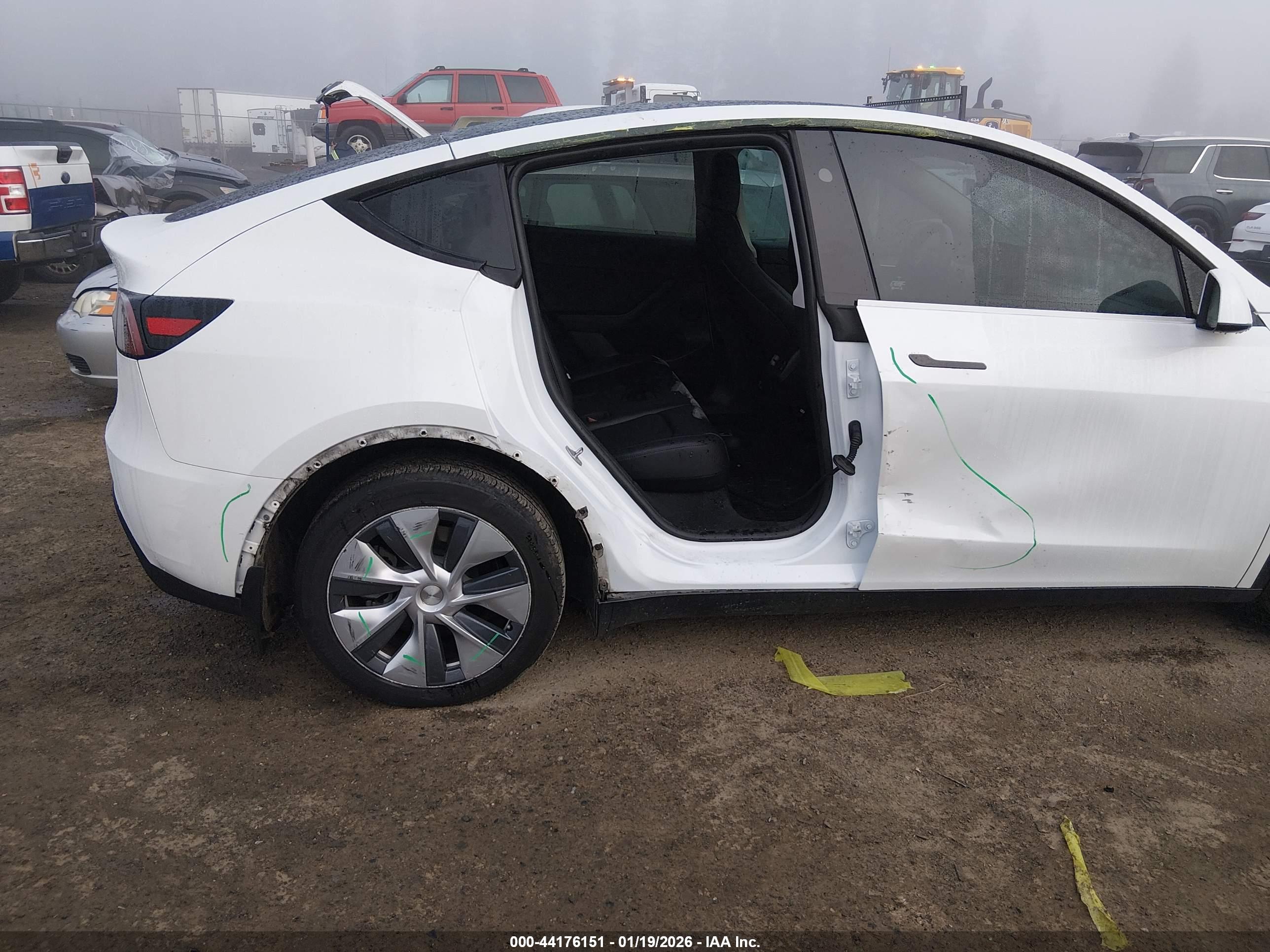 TESLA MODEL image 6