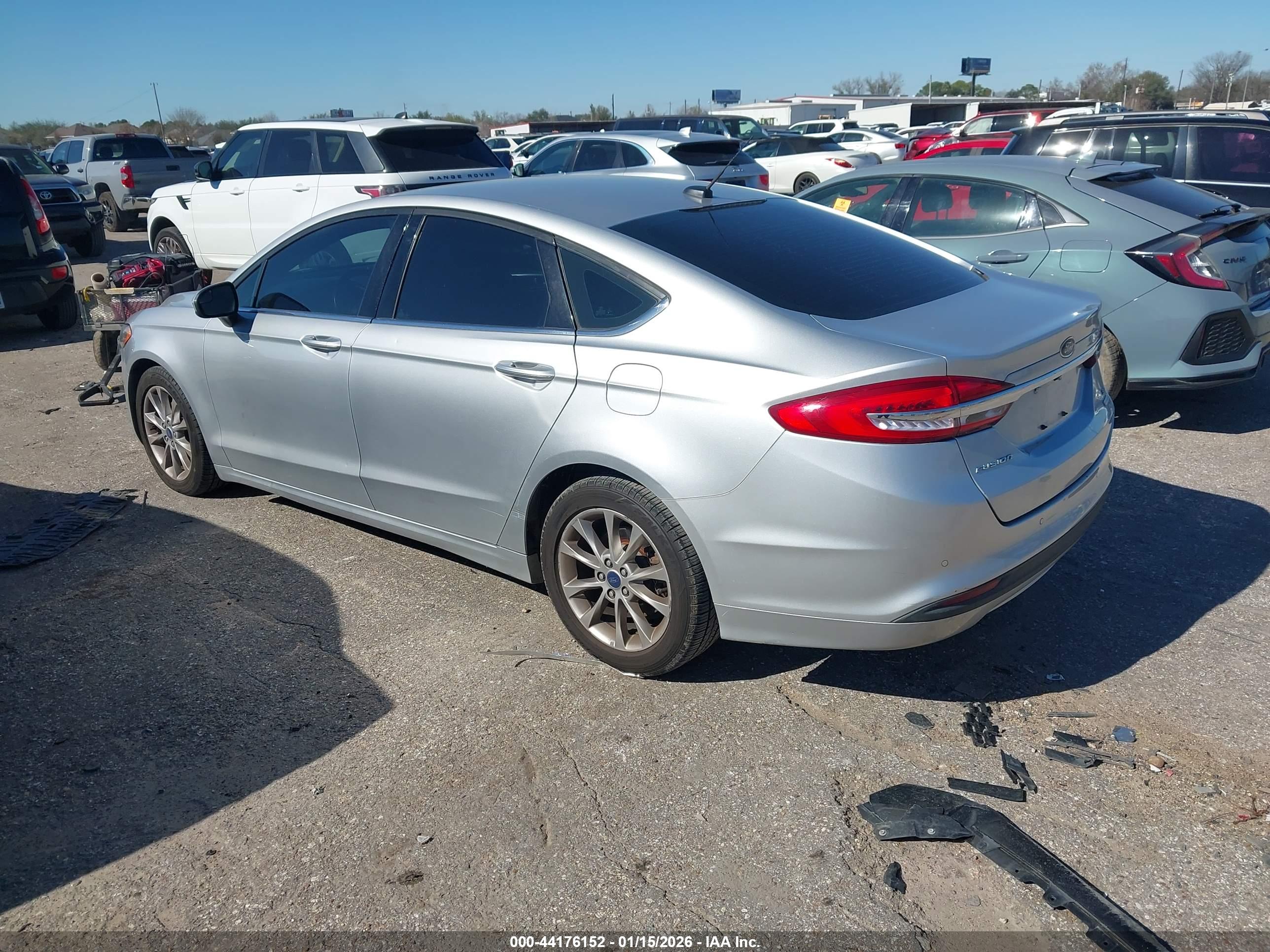FORD FUSION image 3