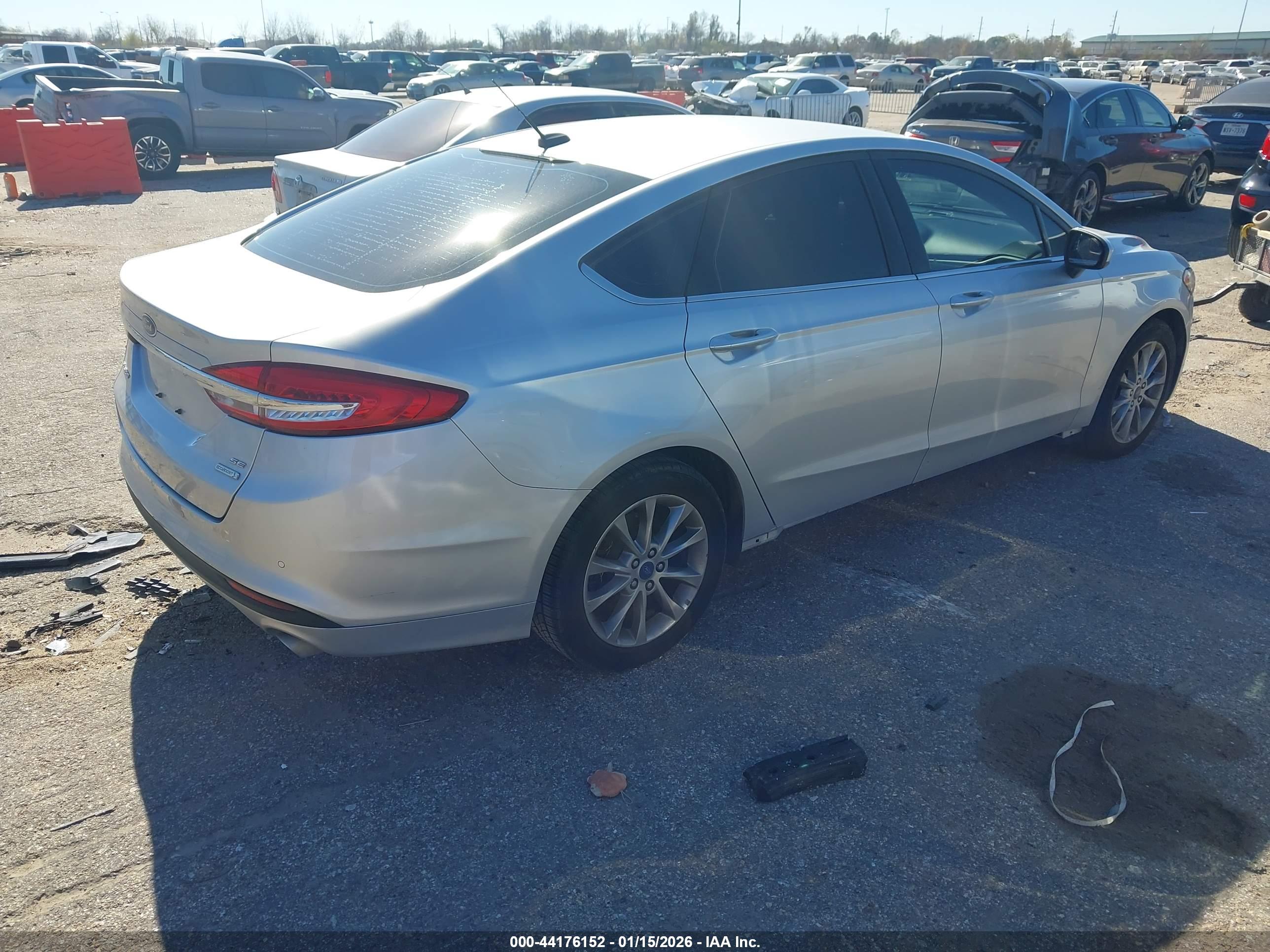 FORD FUSION image 4