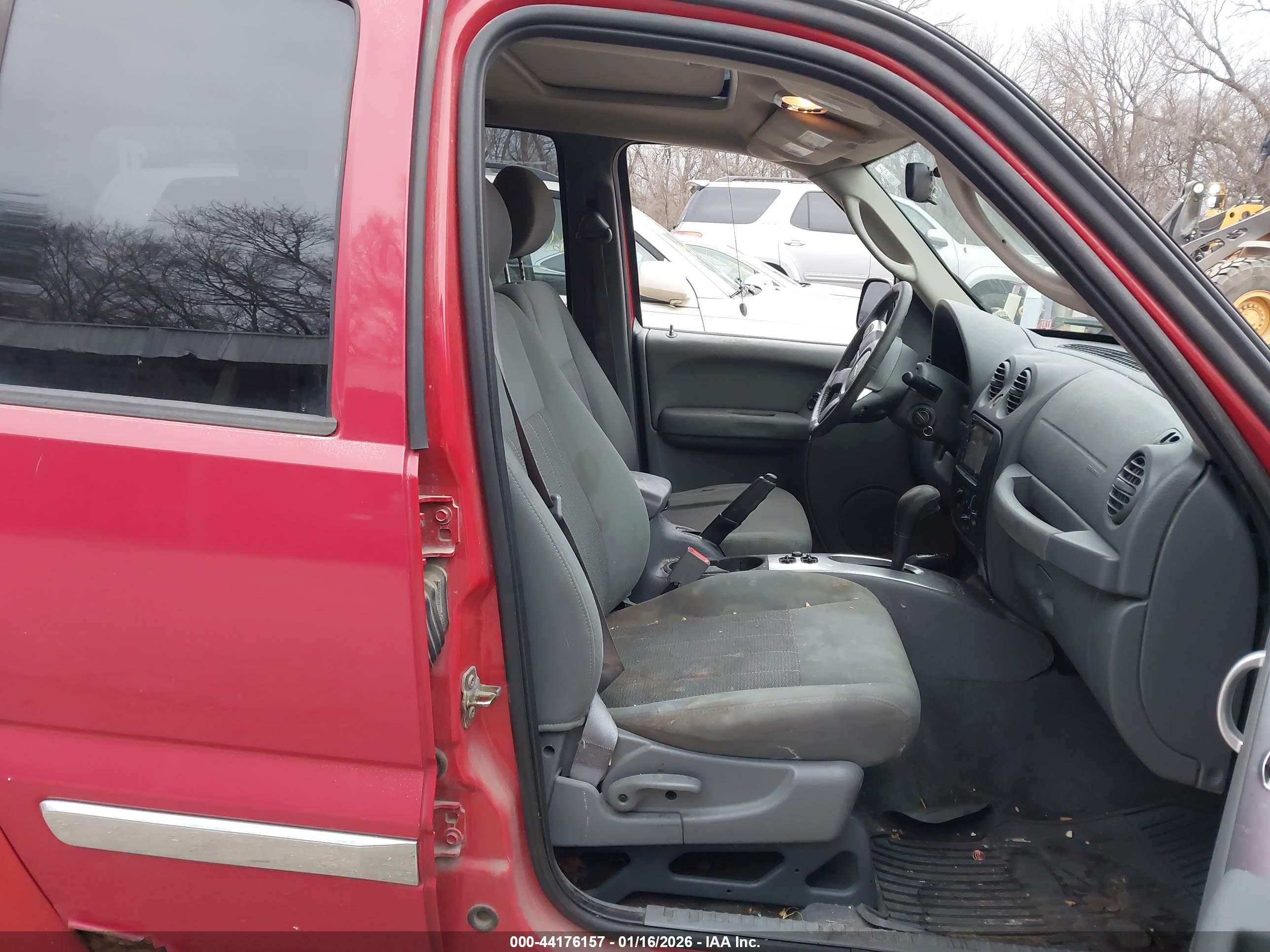 JEEP LIBERTY image 5