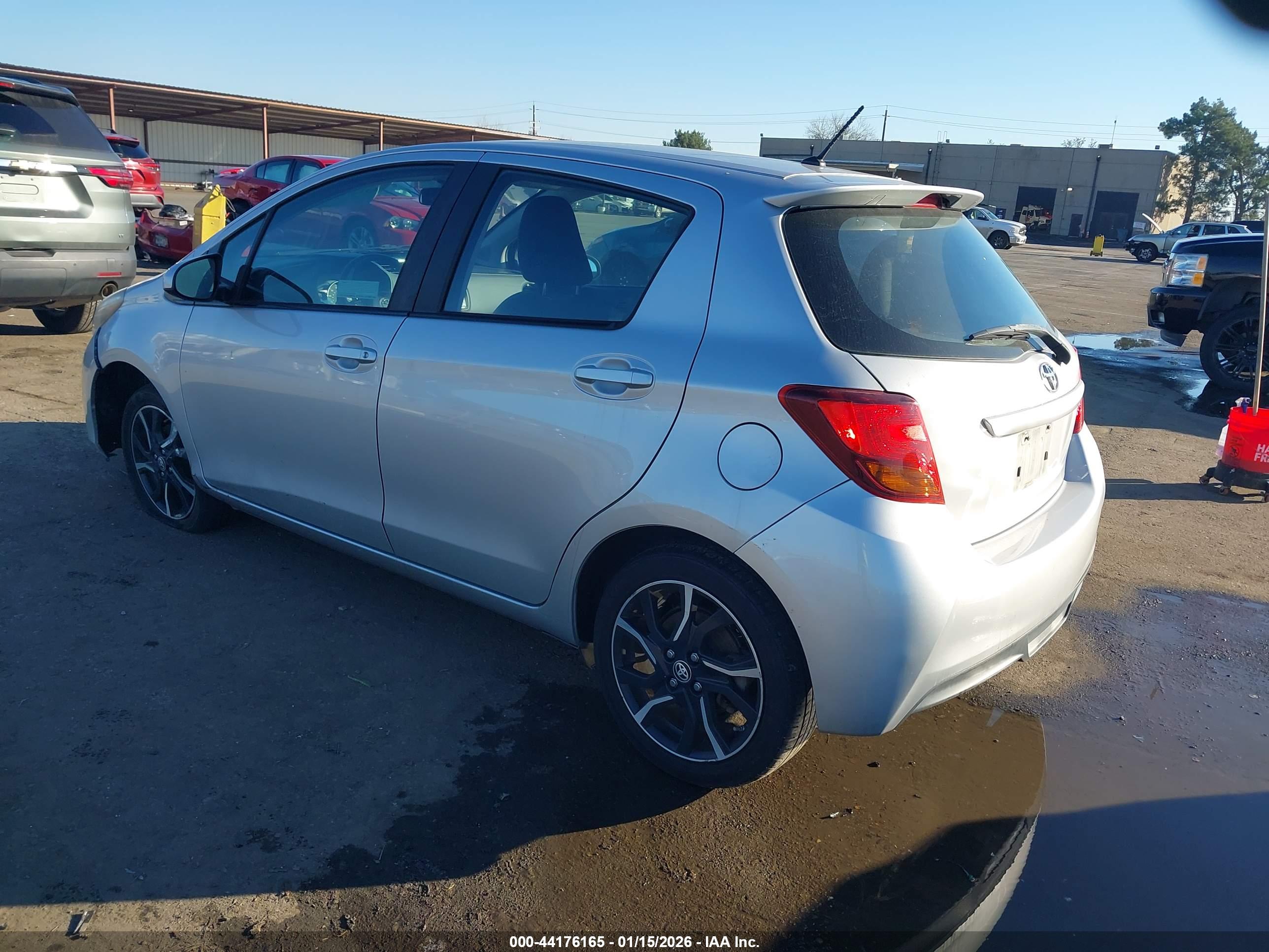 TOYOTA YARIS image 3