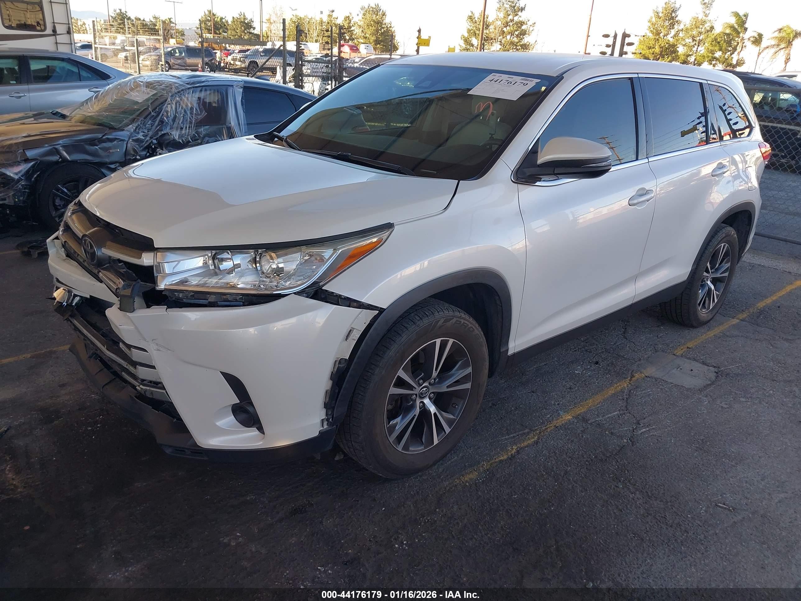 TOYOTA HIGHLANDER image 2
