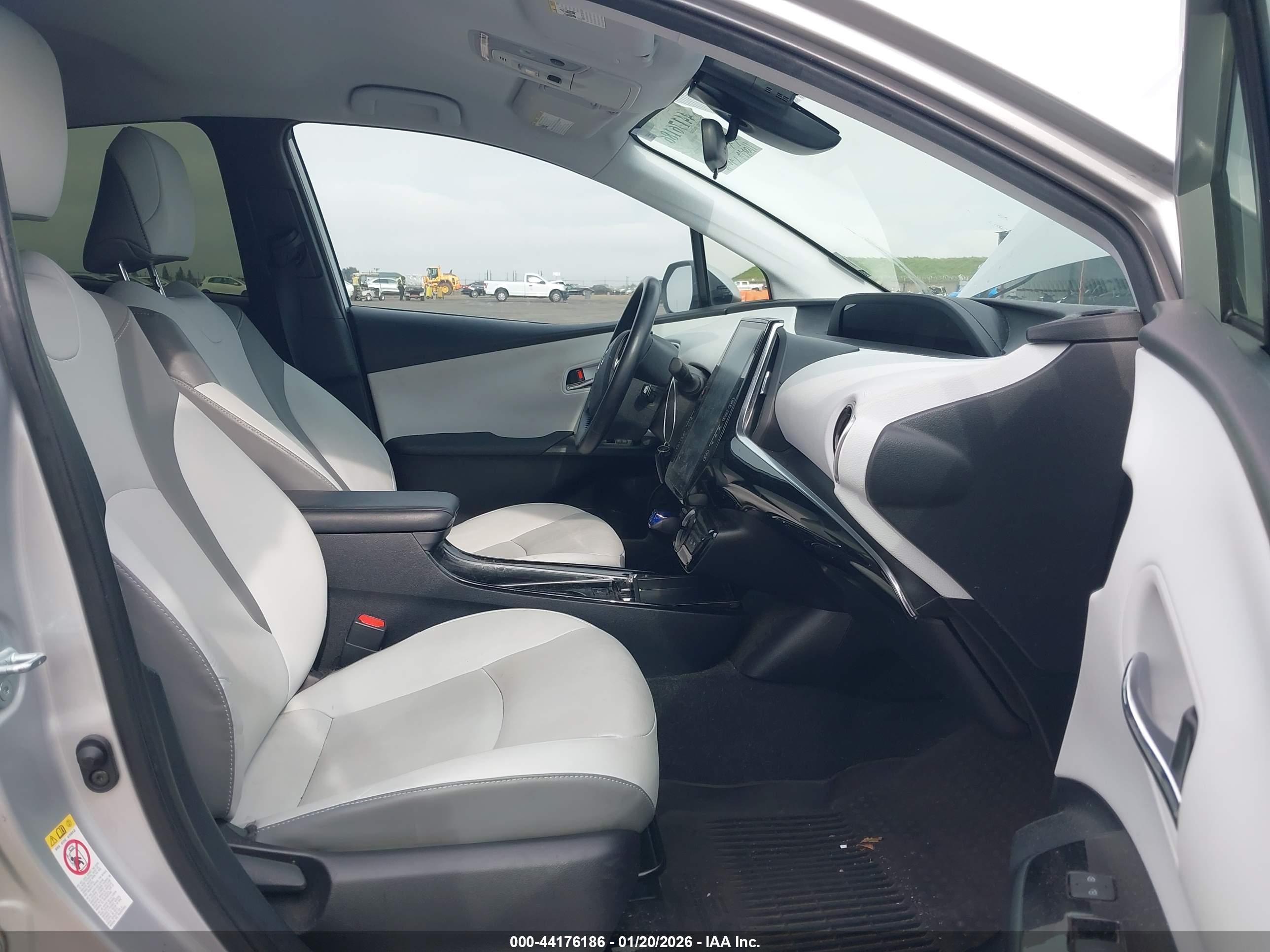 TOYOTA PRIUS image 5