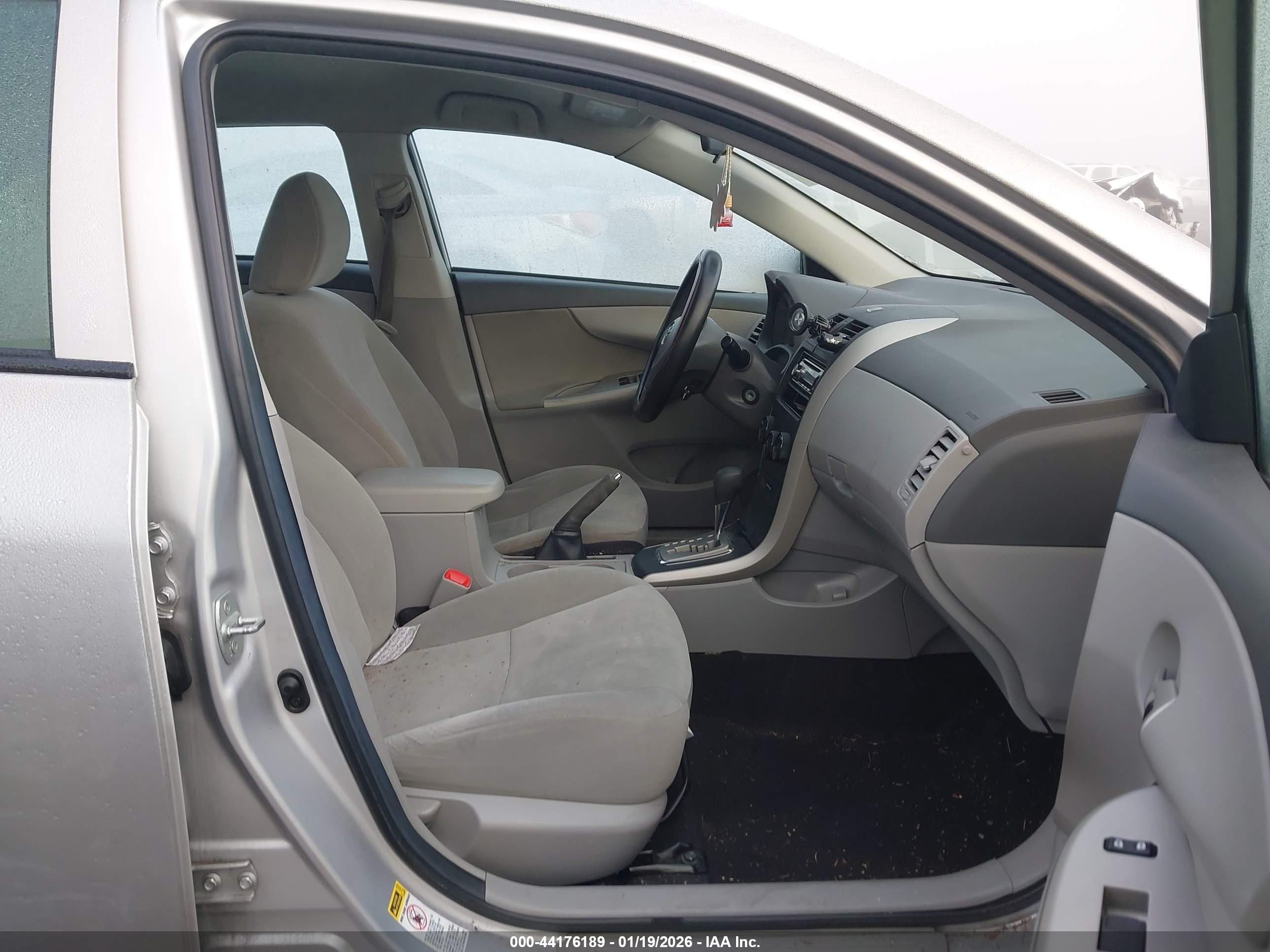 TOYOTA COROLLA image 5