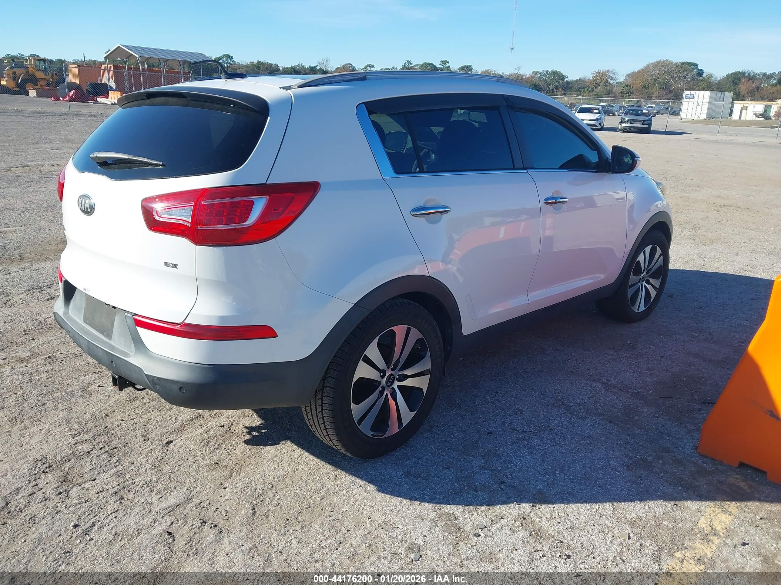 KIA SPORTAGE image 4