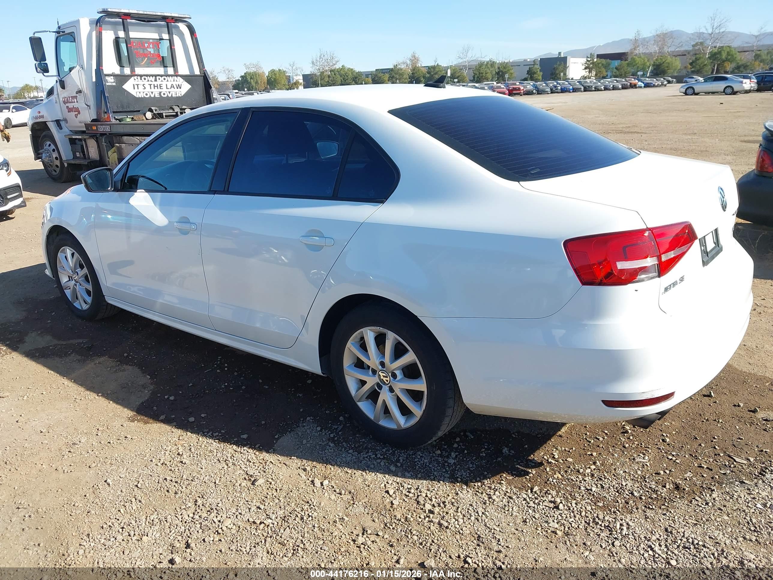 VOLKSWAGEN JETTA image 3