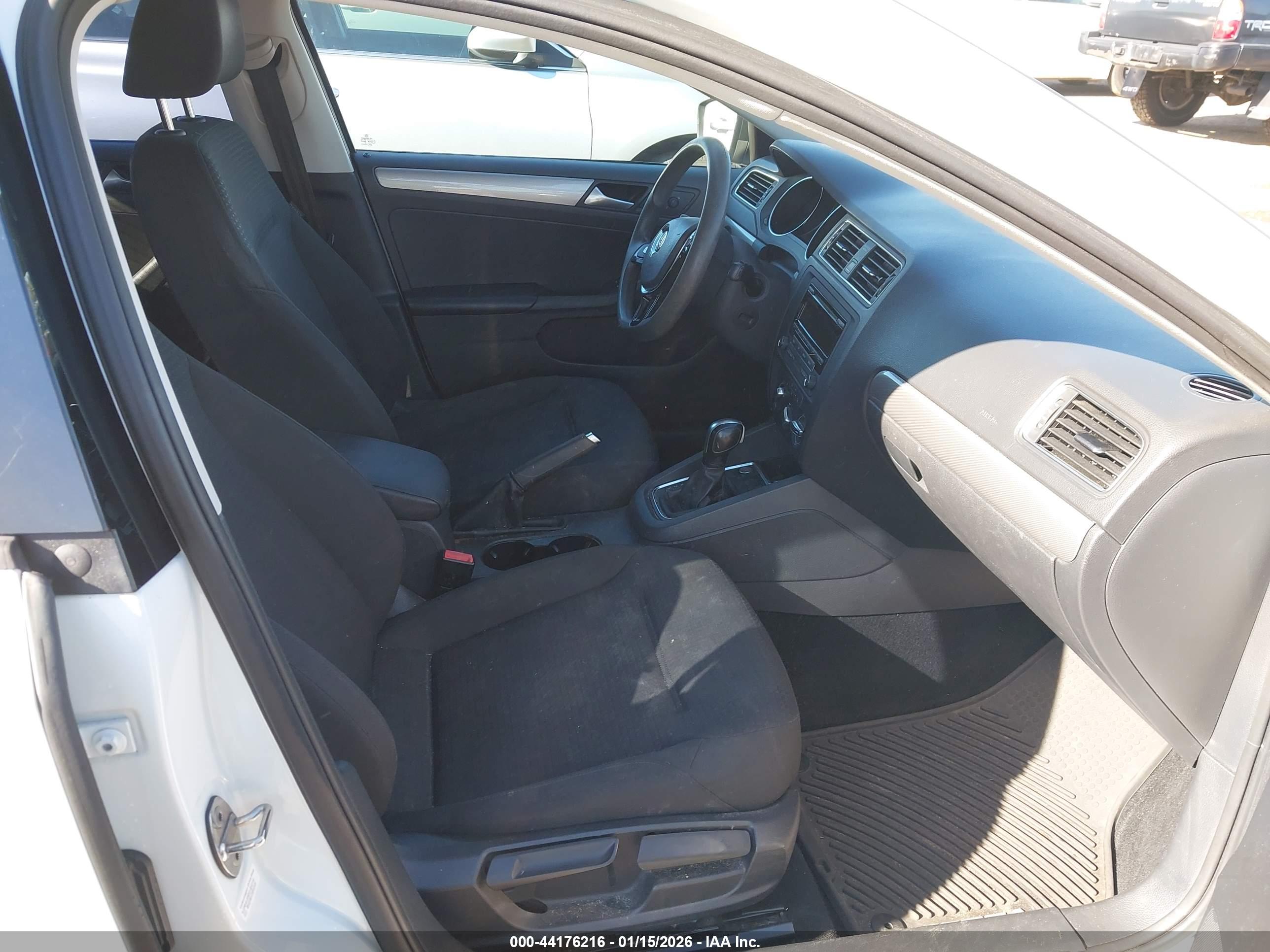 VOLKSWAGEN JETTA image 5