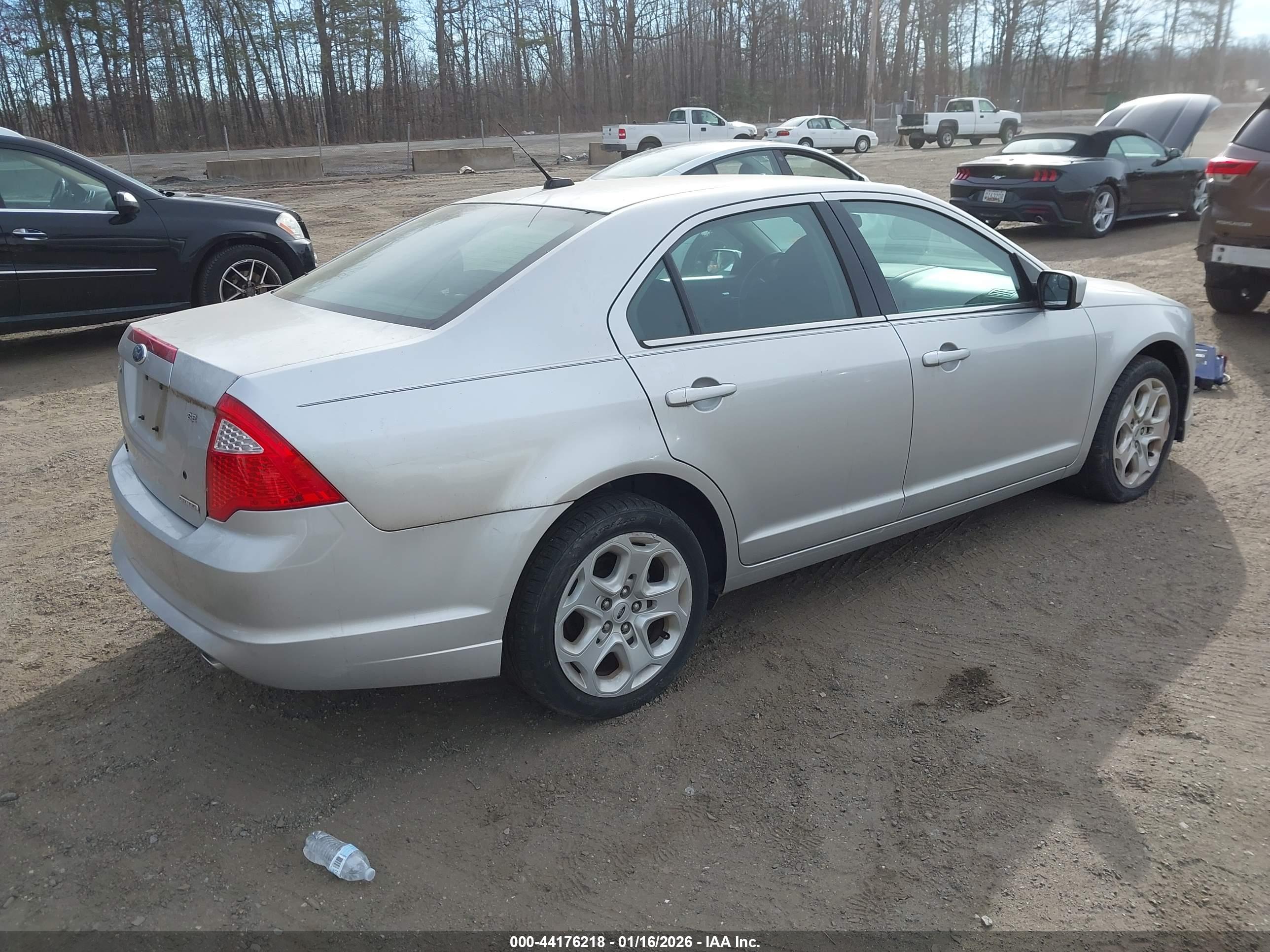 FORD FUSION image 4