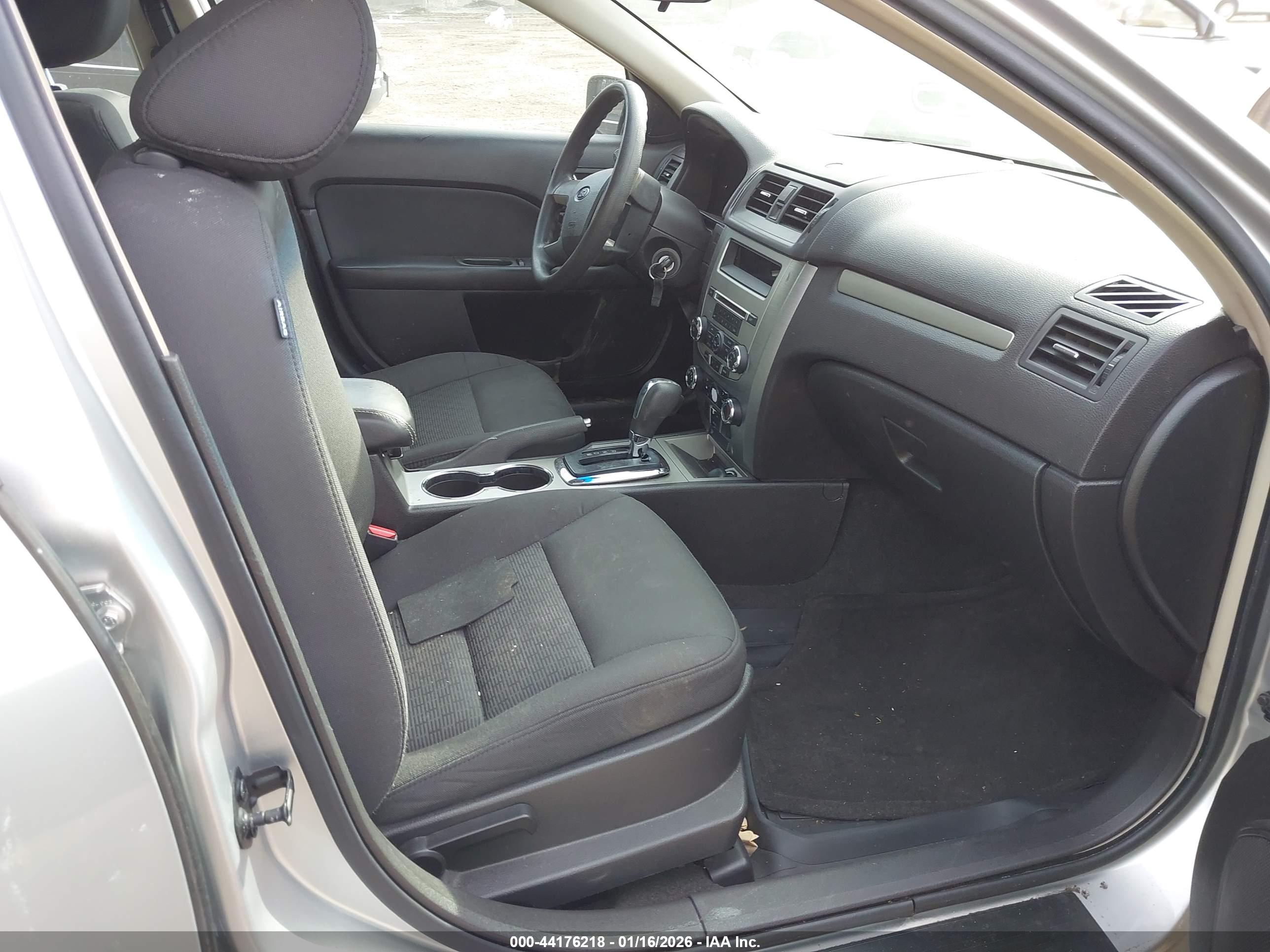 FORD FUSION image 5