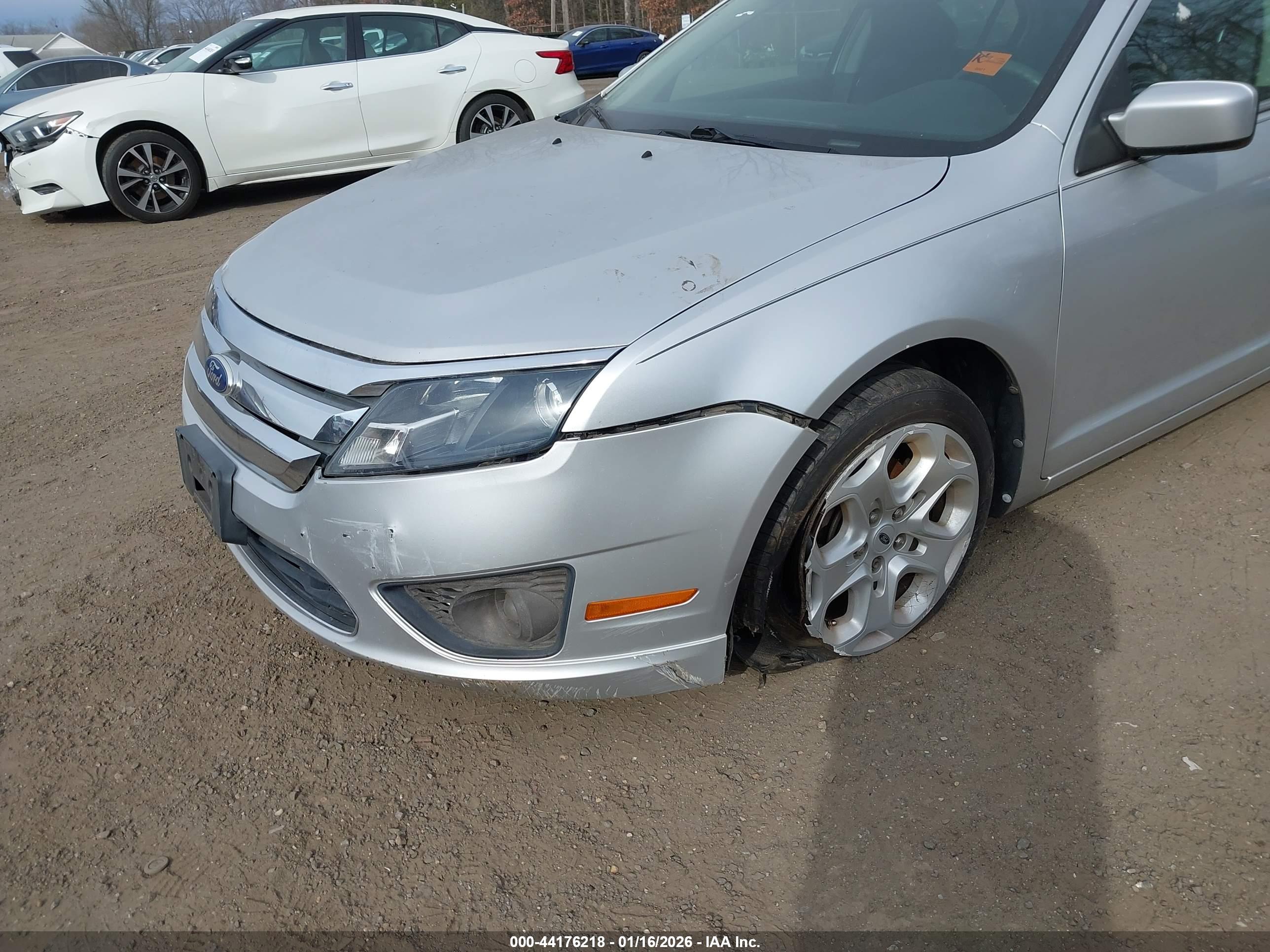 FORD FUSION image 6