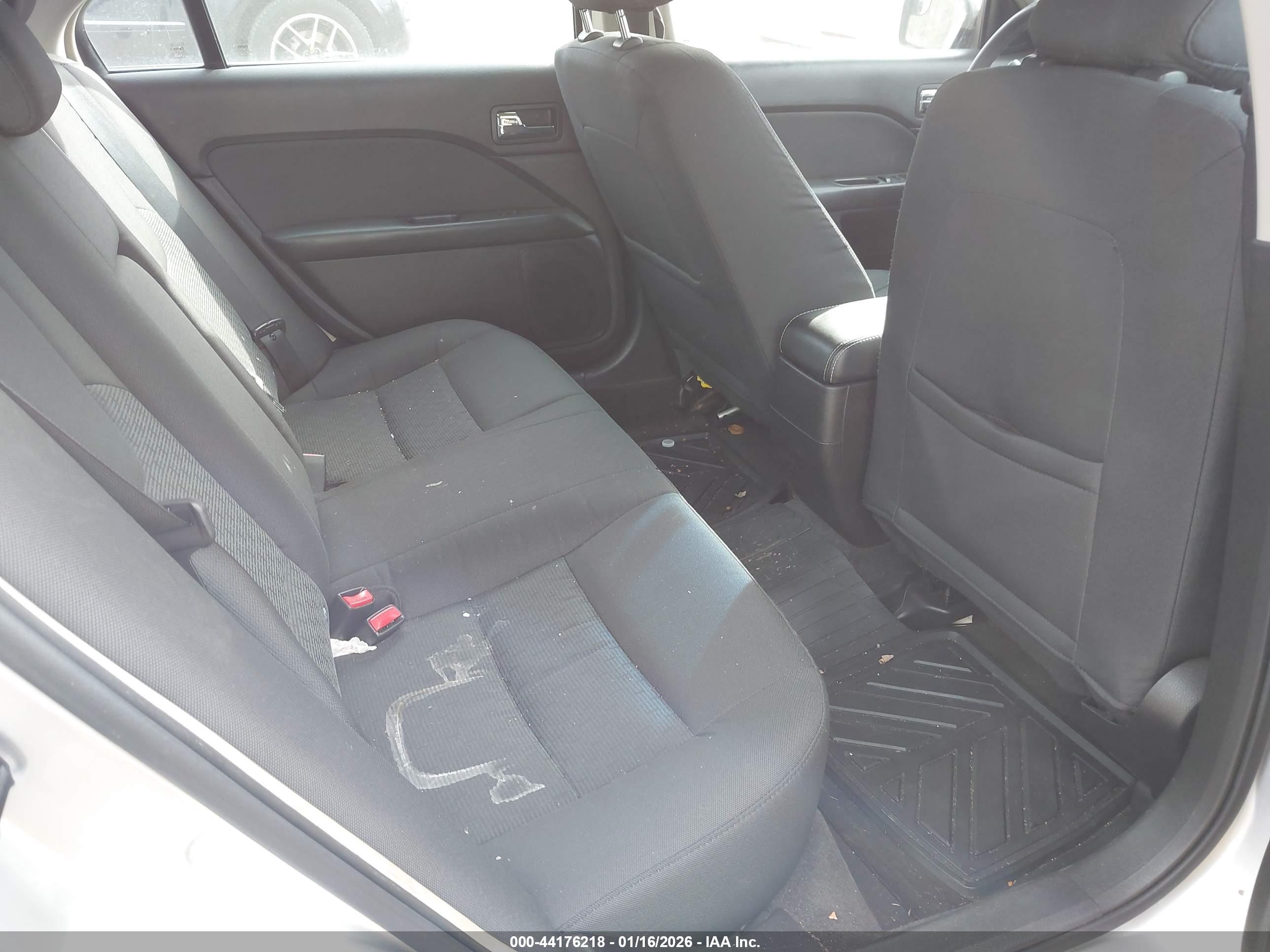 FORD FUSION image 8