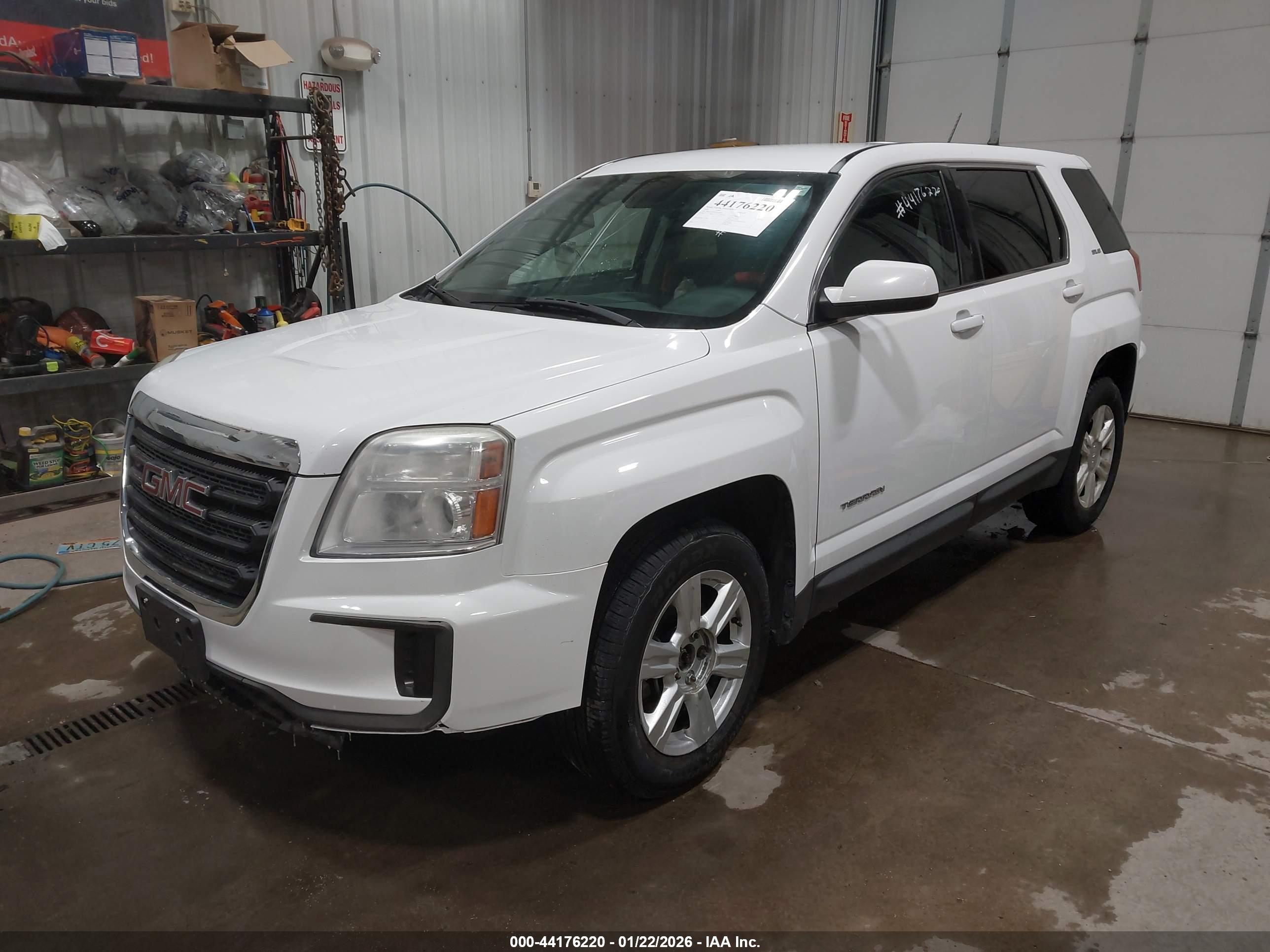 GMC TERRAIN image 2