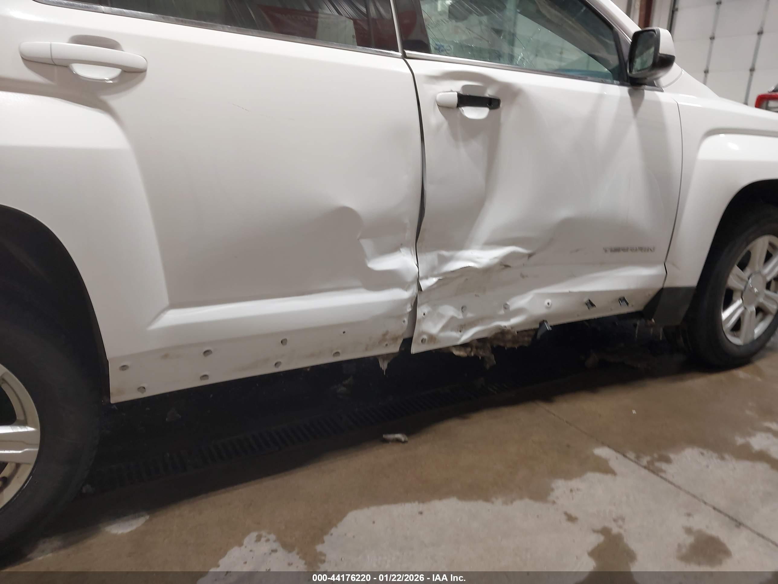 GMC TERRAIN image 6