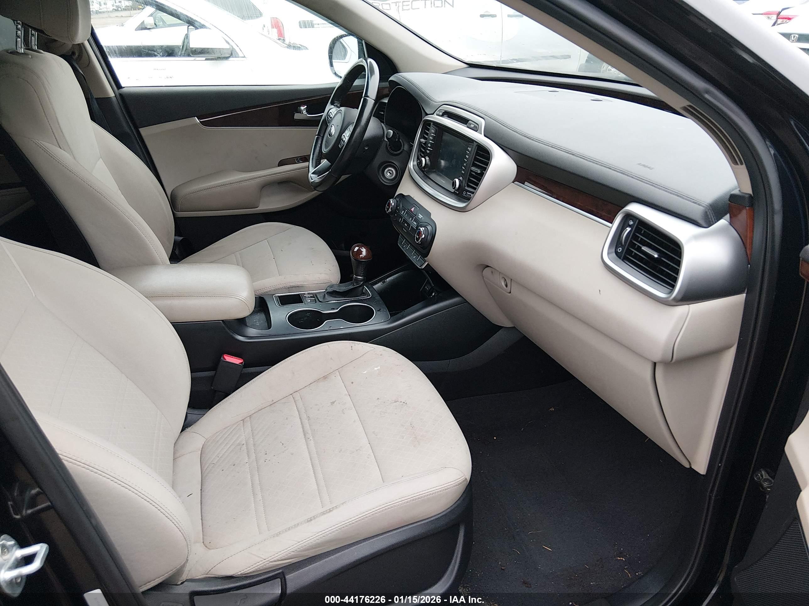 KIA SORENTO image 5