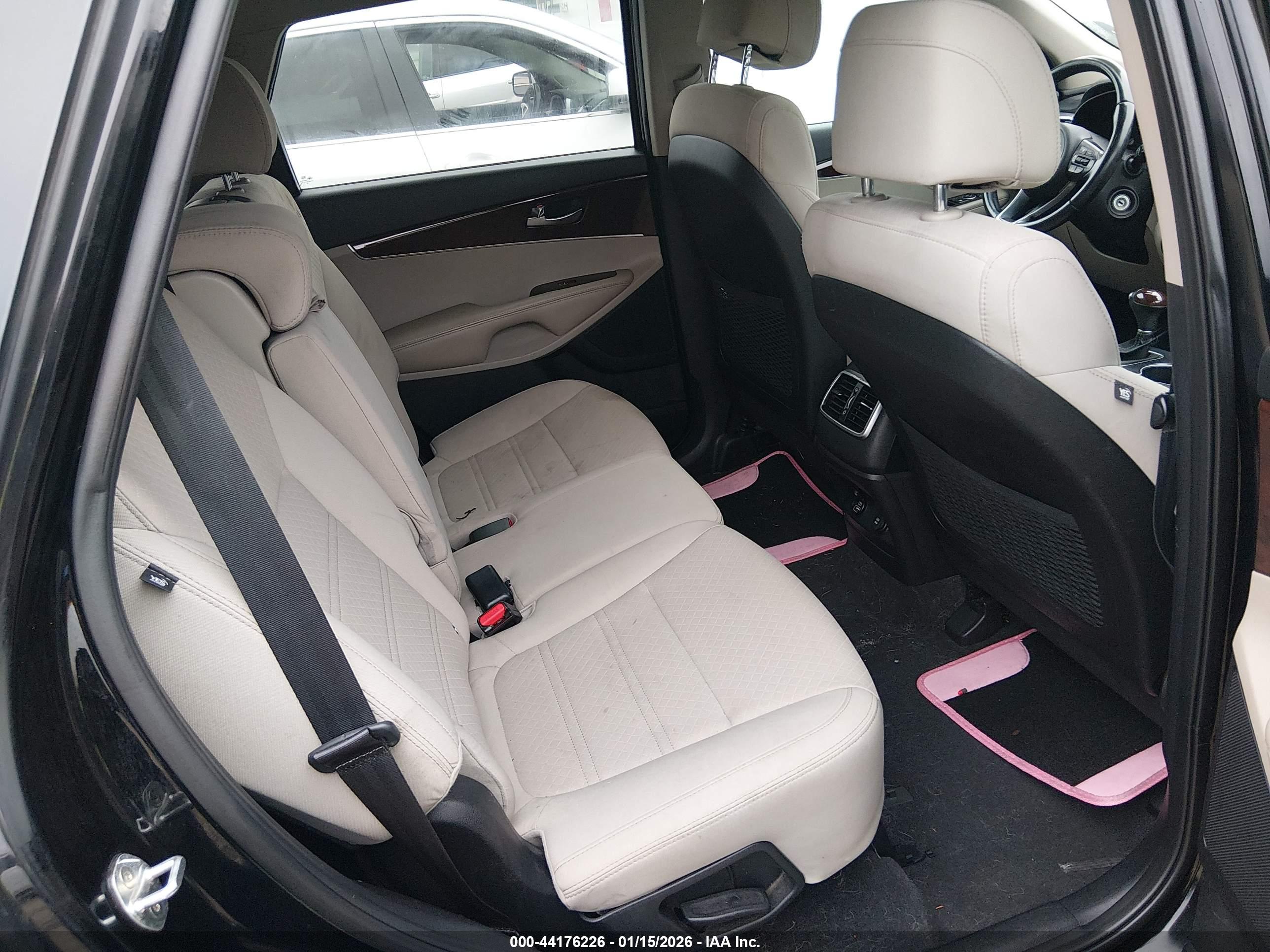 KIA SORENTO image 8