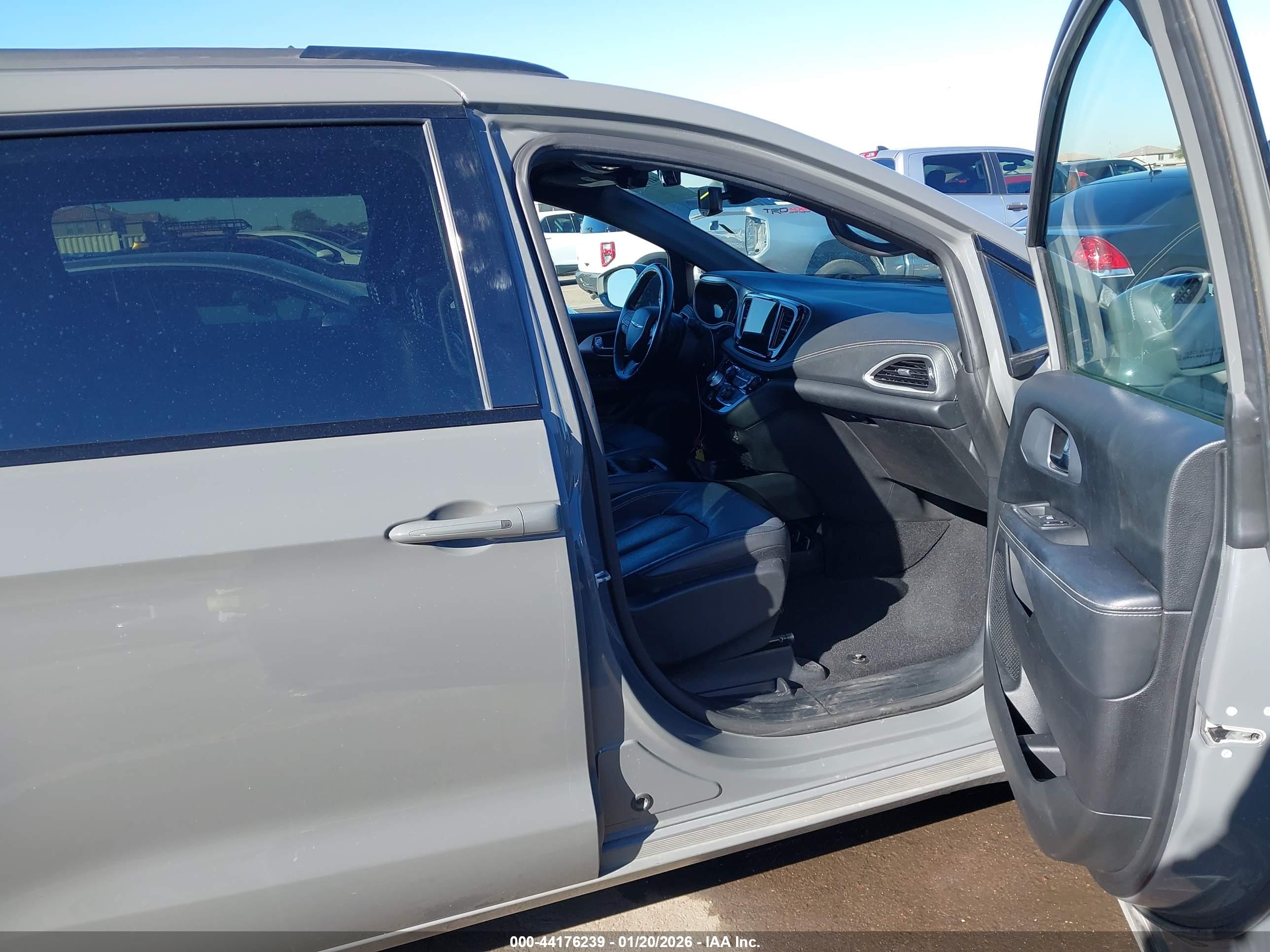 CHRYSLER PACIFICA image 5