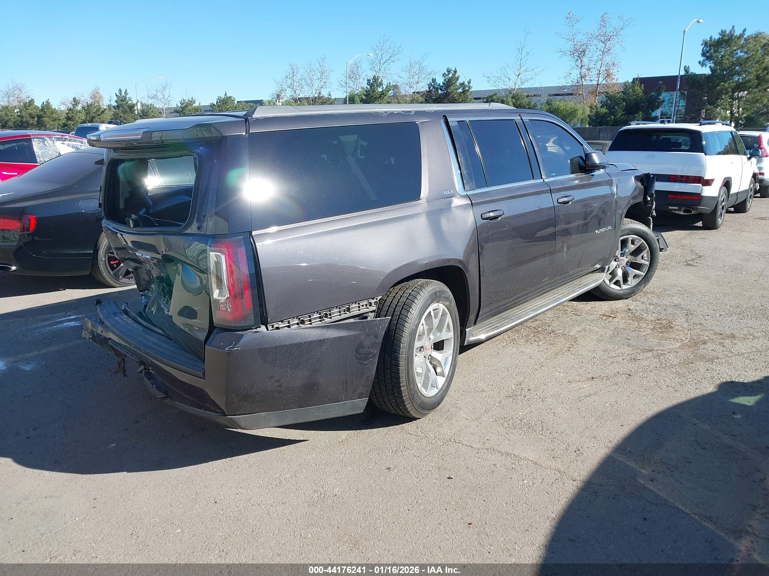 GMC YUKON image 4