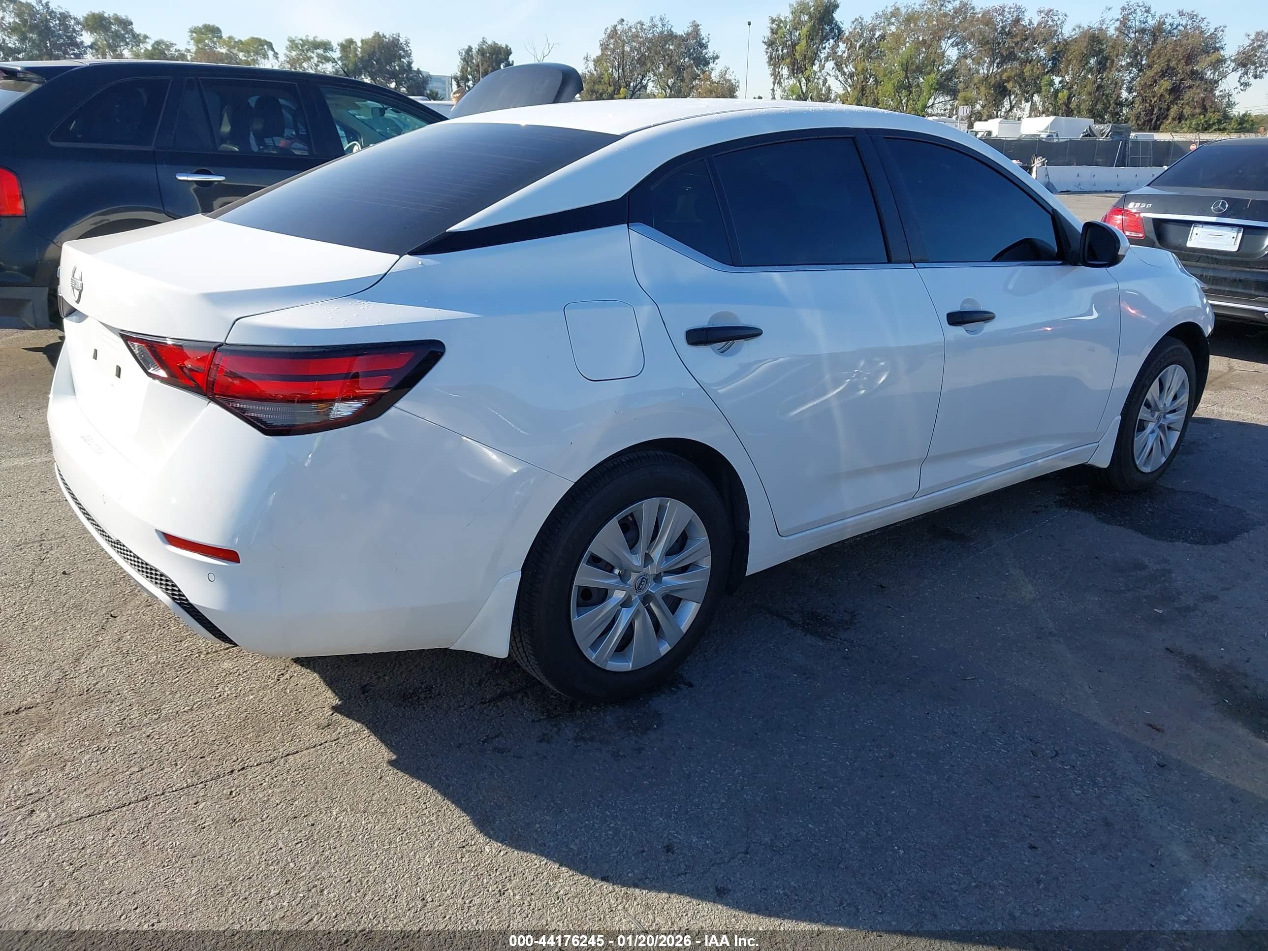 NISSAN SENTRA image 4