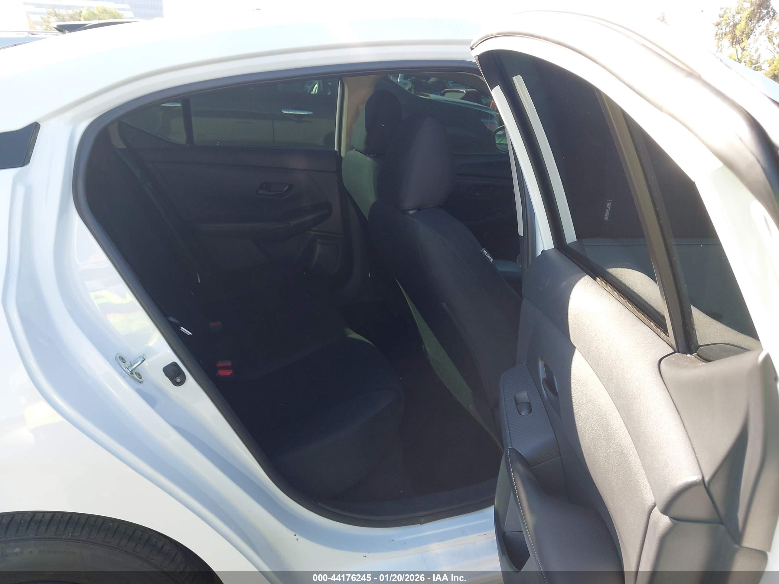 NISSAN SENTRA image 8