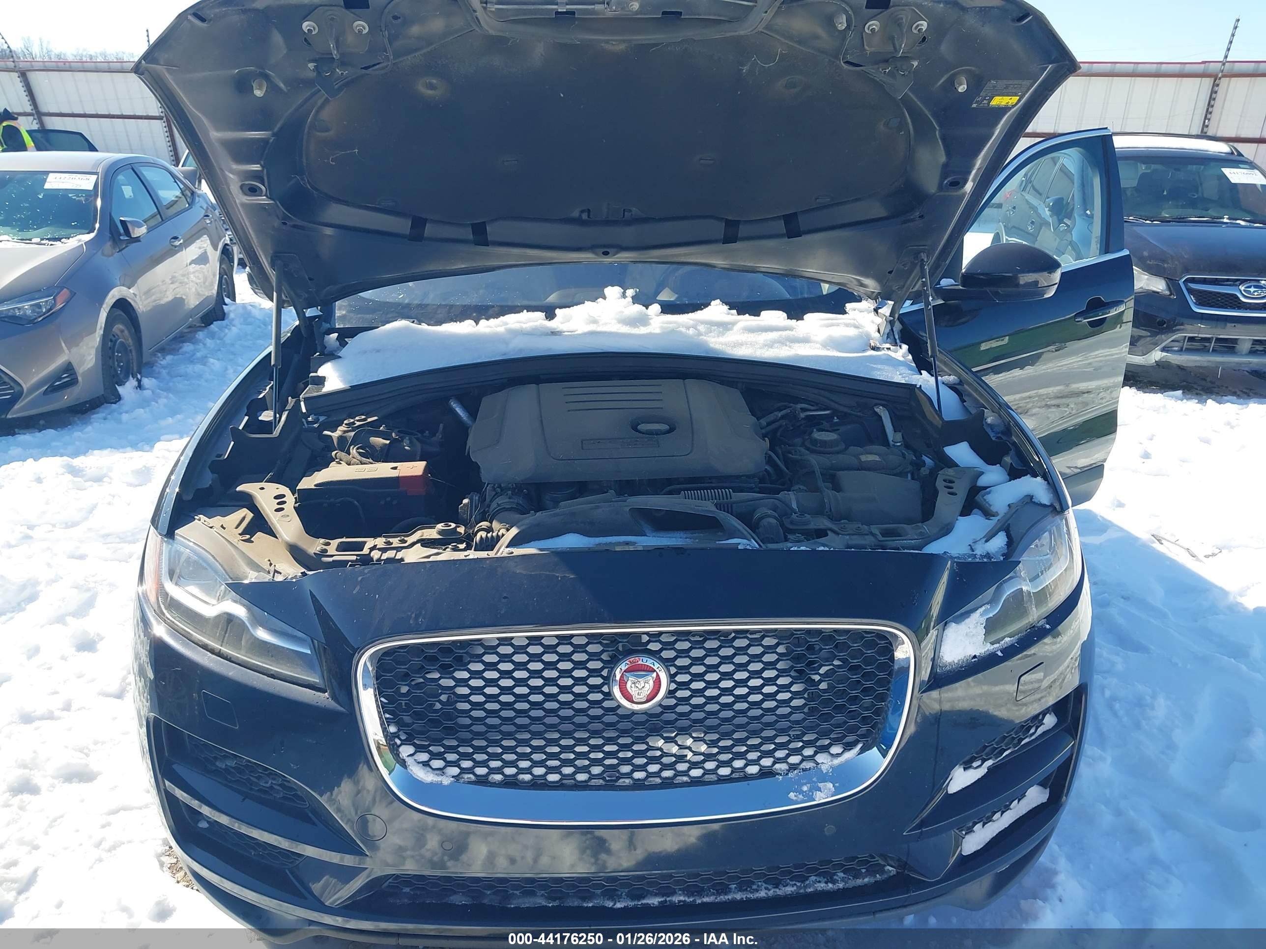 JAGUAR F-PACE image 10