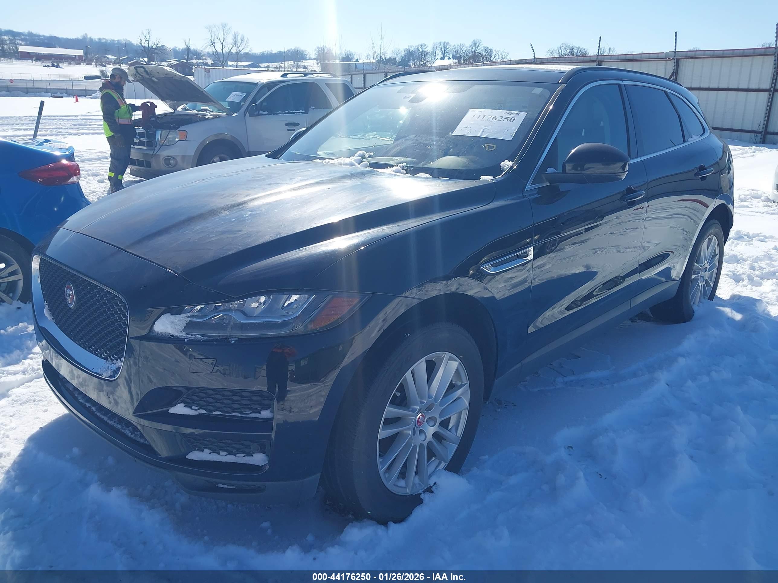 JAGUAR F-PACE image 2