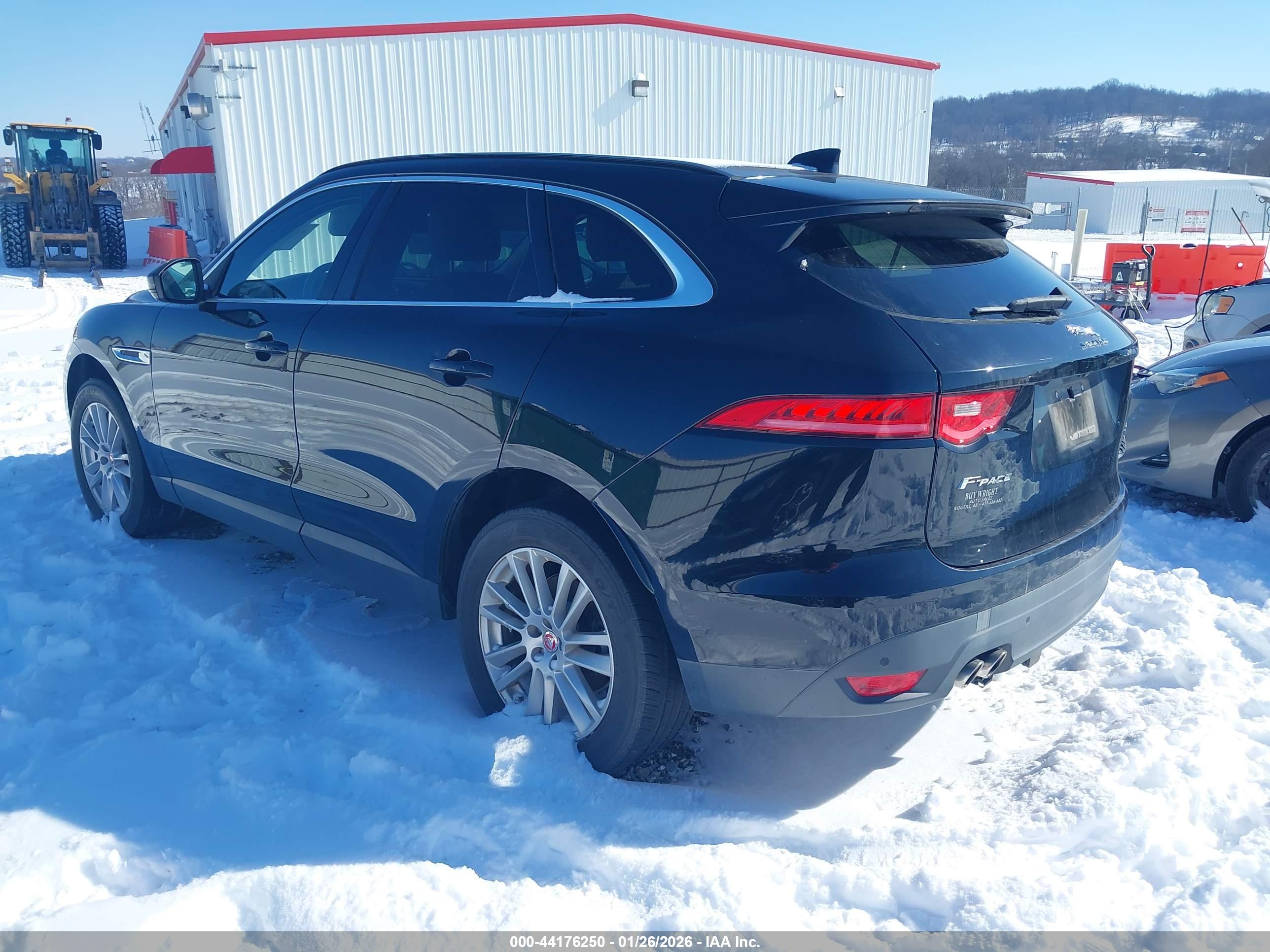 JAGUAR F-PACE image 3
