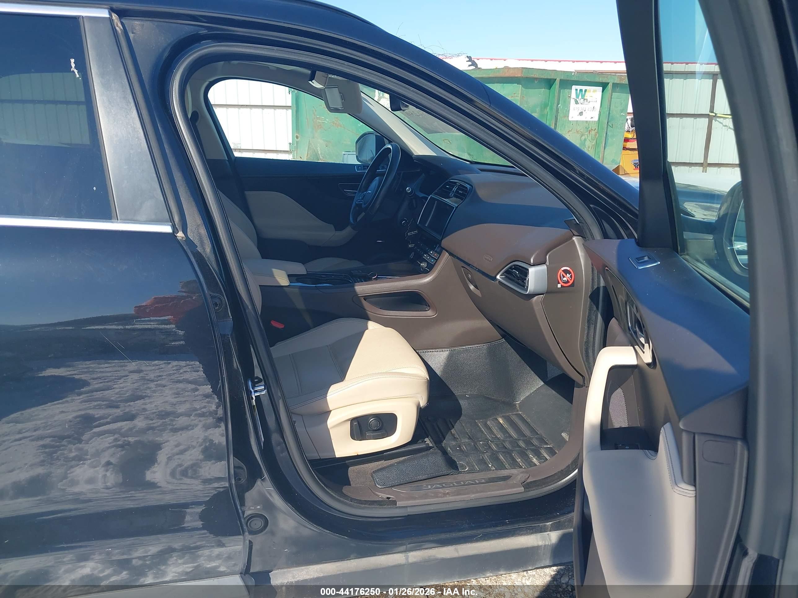 JAGUAR F-PACE image 5