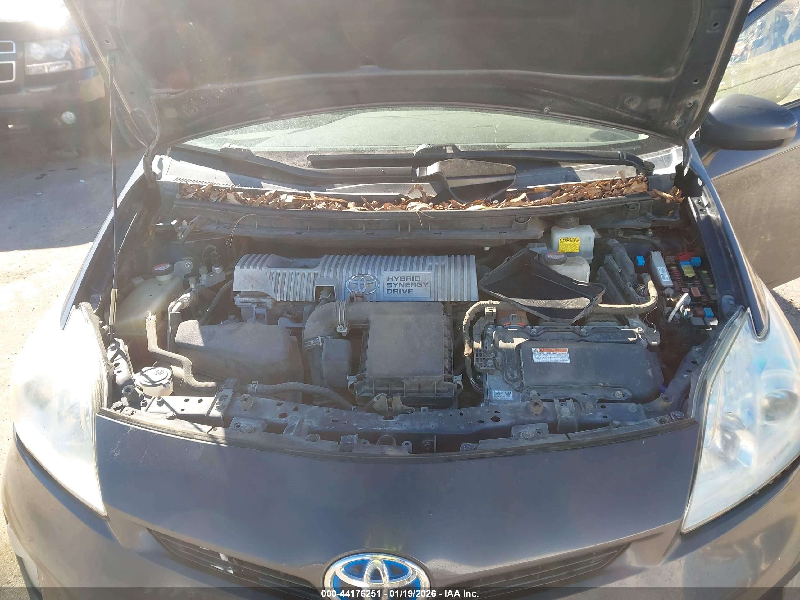 TOYOTA PRIUS image 10
