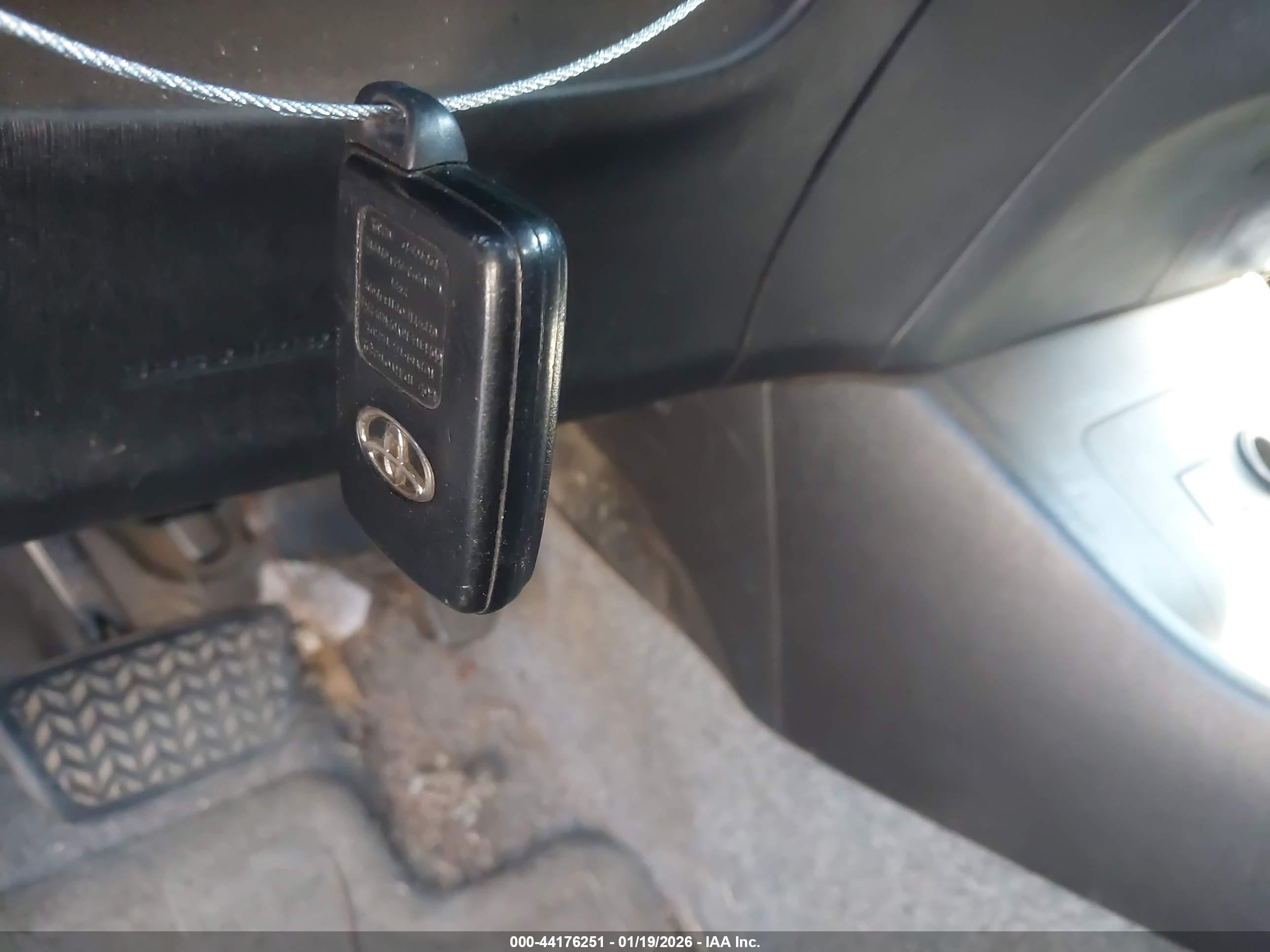 TOYOTA PRIUS image 11