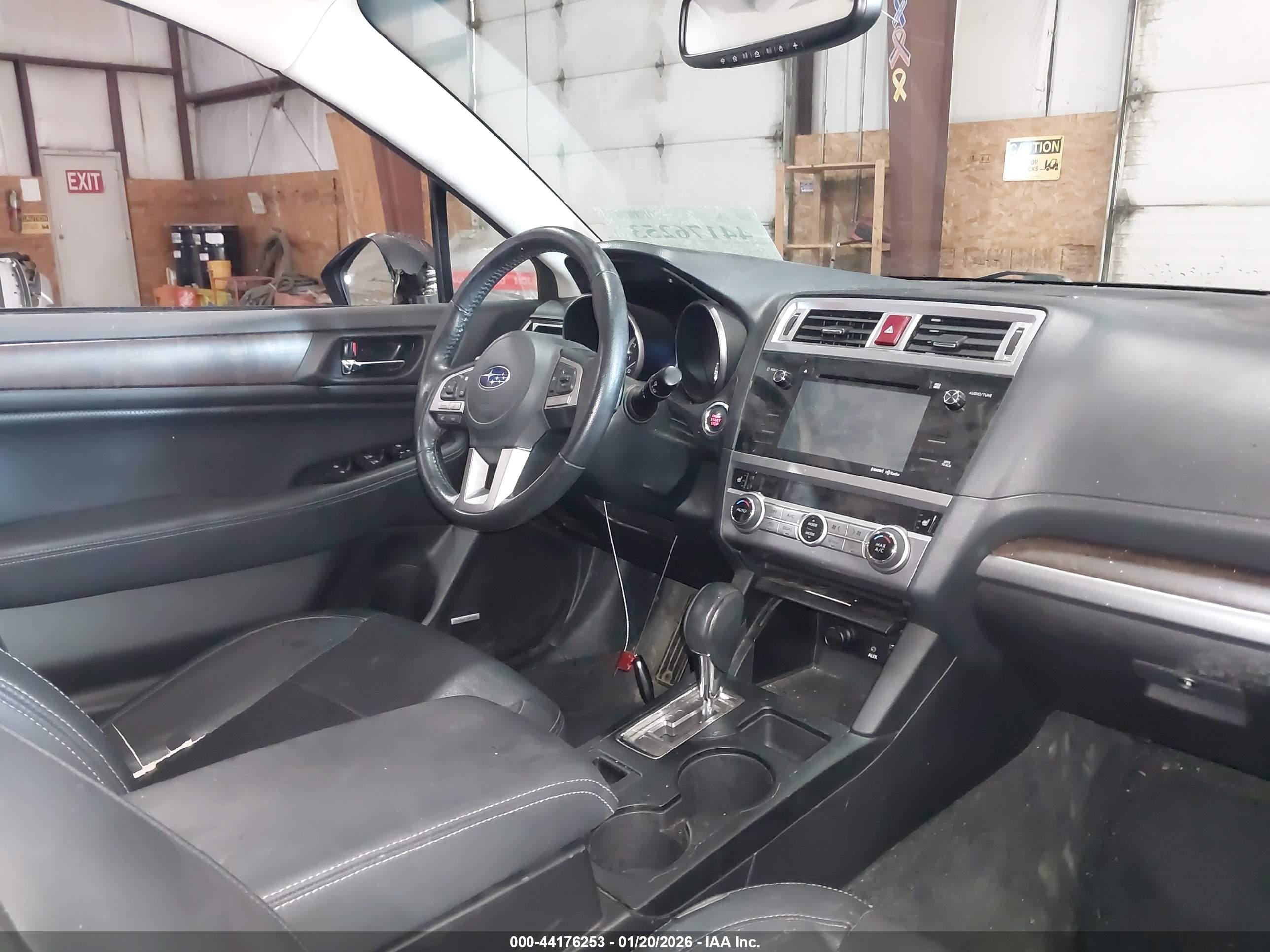 SUBARU OUTBACK image 5