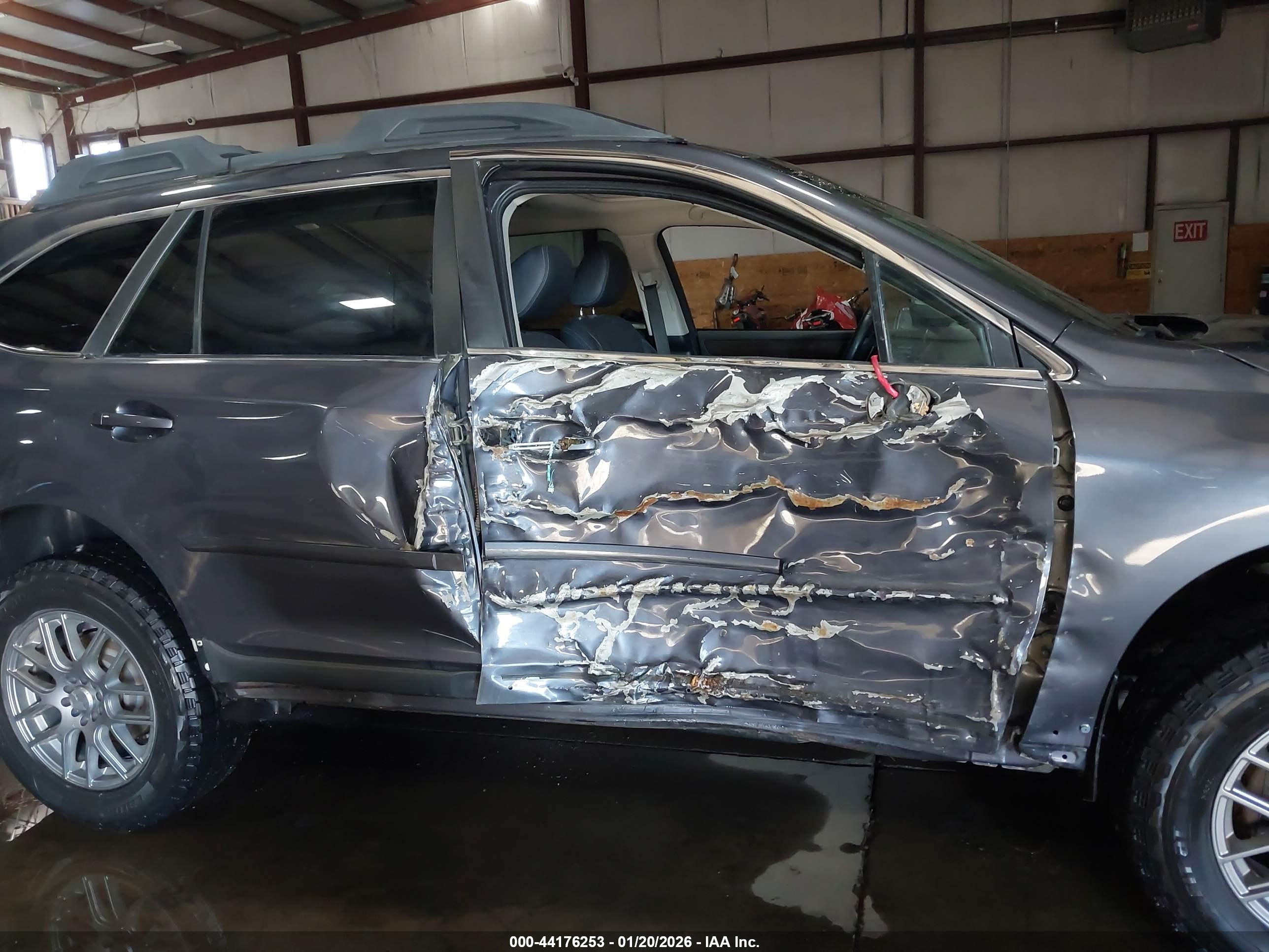 SUBARU OUTBACK image 6