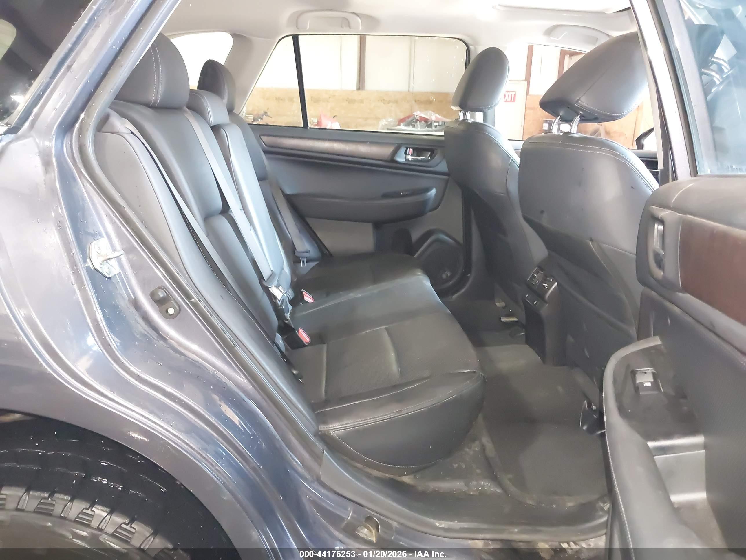 SUBARU OUTBACK image 8